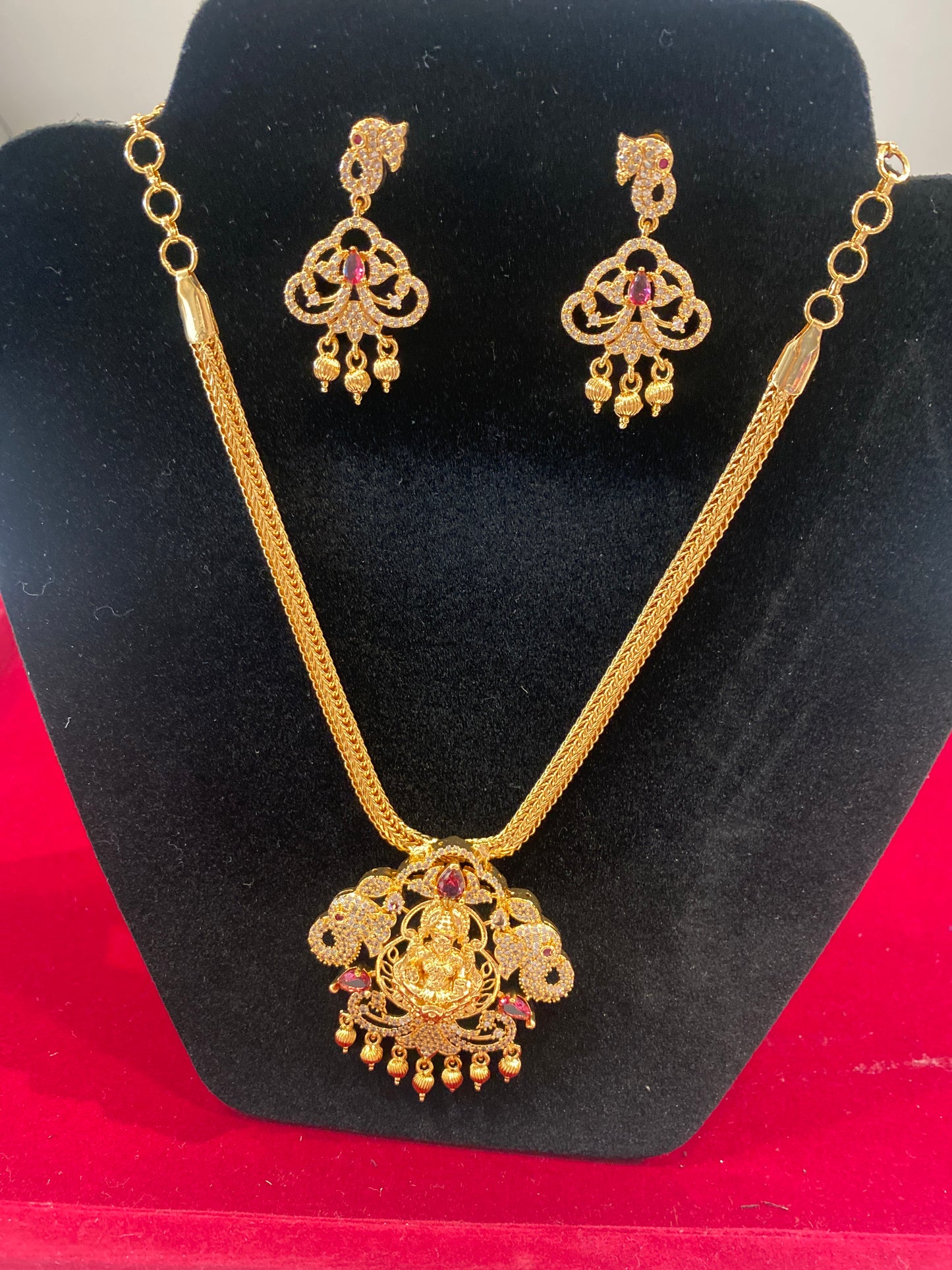 Amazing  Red And white Color Stone Big Locket Gold-Tone Necklace Set with Matching Earrings For Women