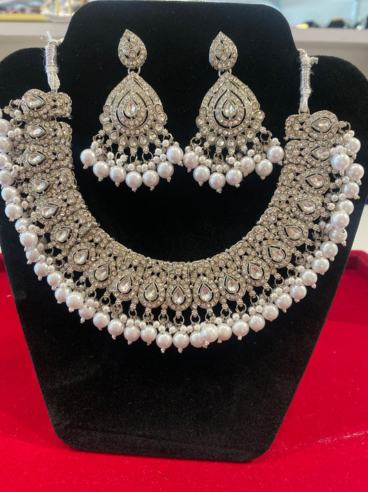 Elegant White Color Stone And Pearl Necklace Set With Matching Earrings