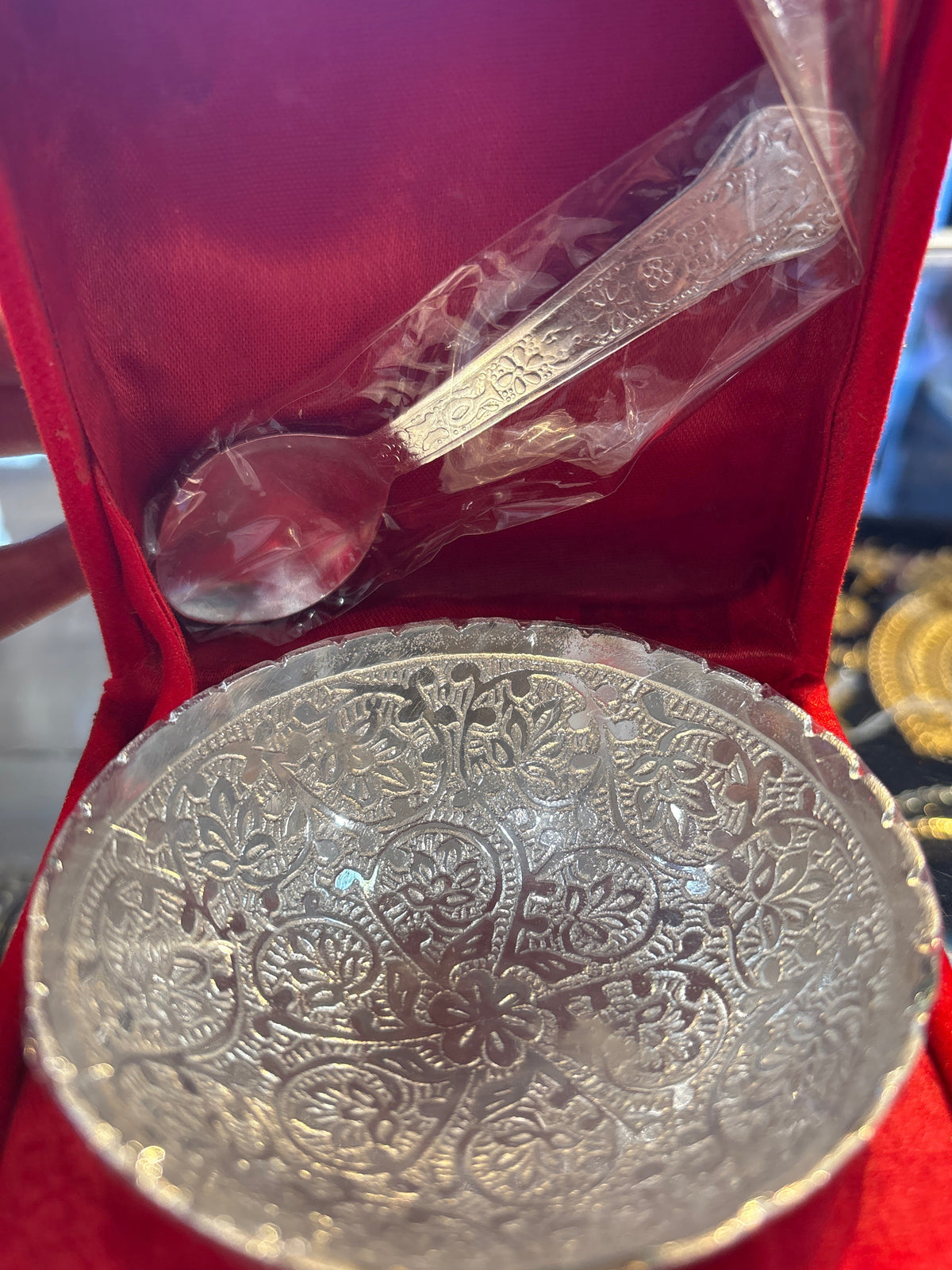 Royal Silver Embossed Serving Bowl Gift Set With Blue/Red Velvet Box