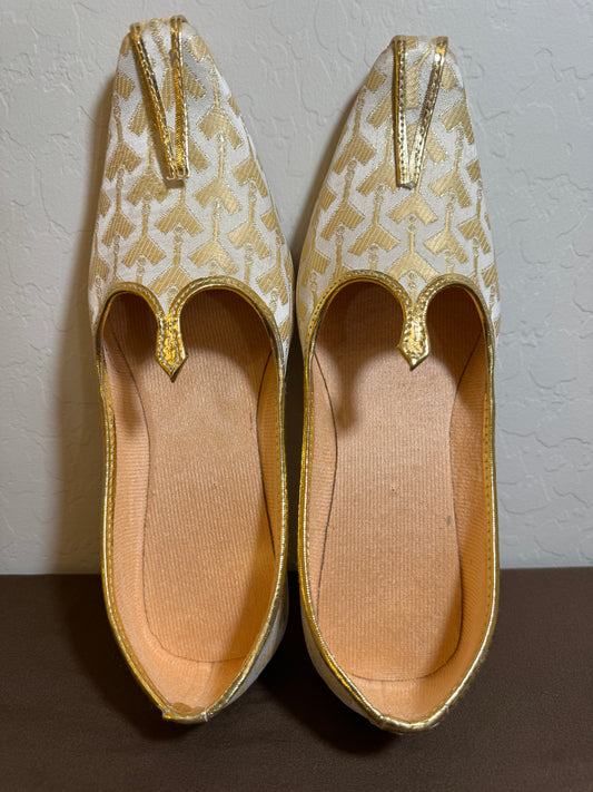 Traditional Cream Color Brocade Men's Mojaris For Sherwanis