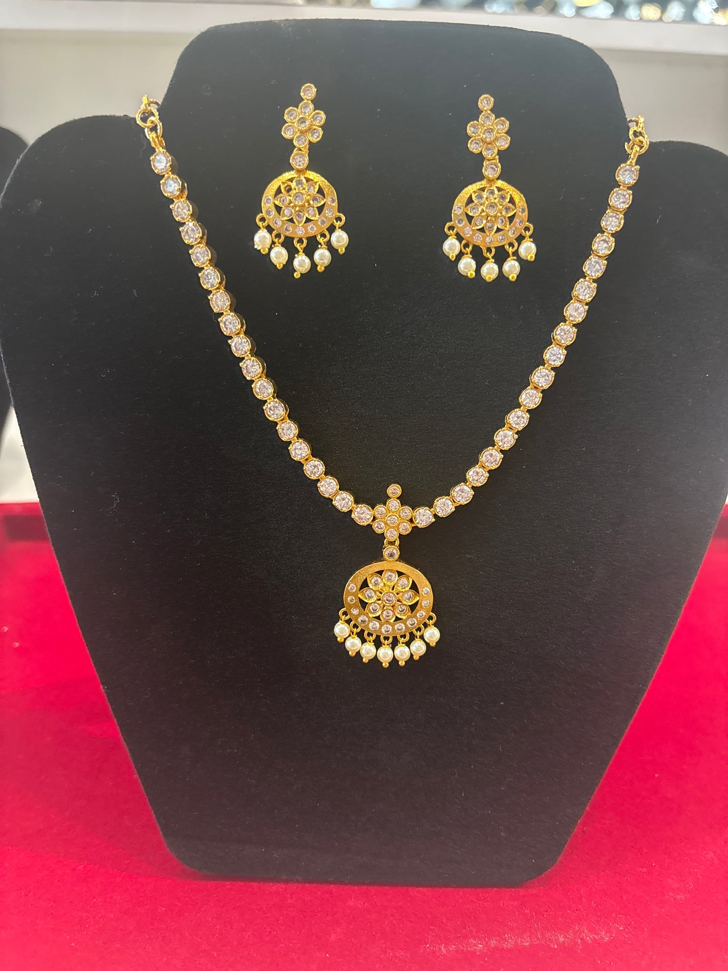  Delightful White Color Stones Gold Plated Necklace Set With Matching Earrings 