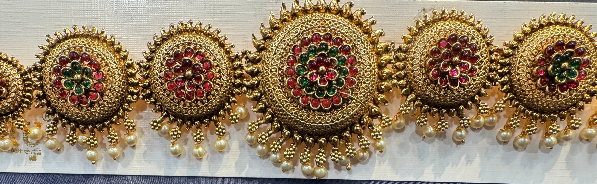 Gold Plated Round Shaped With Flower Design Hip Chain In USA