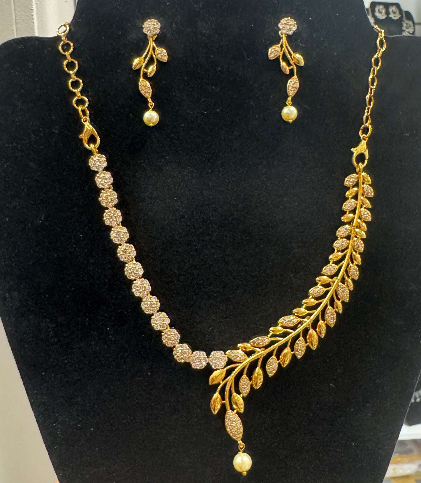 Appealing White Color Stones Gold Plated Necklace With Earrings Sets Near Me
