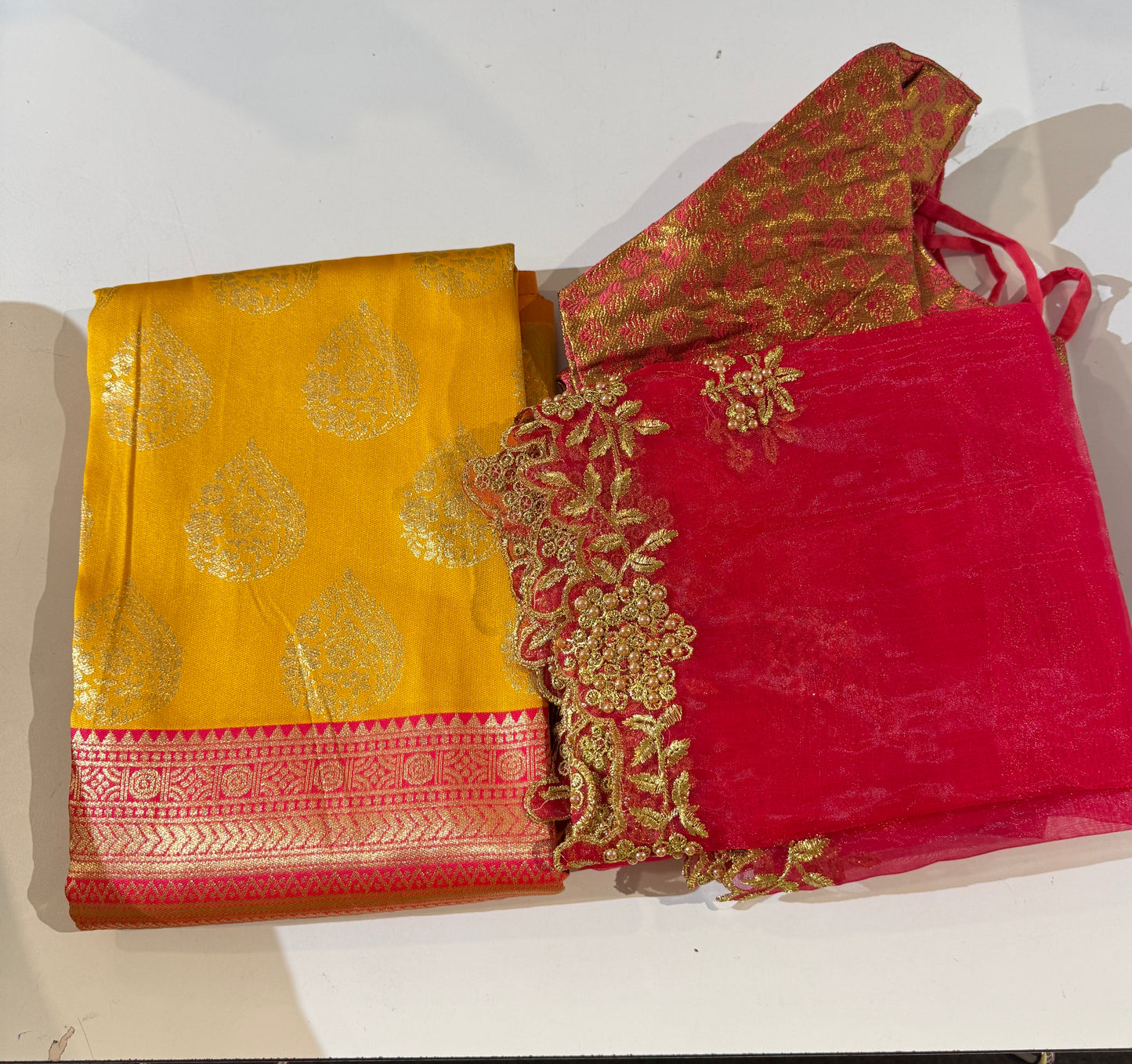 Gorgeous Pure Silk With Zari Border Jacquard Blouse And Organza Dupatta