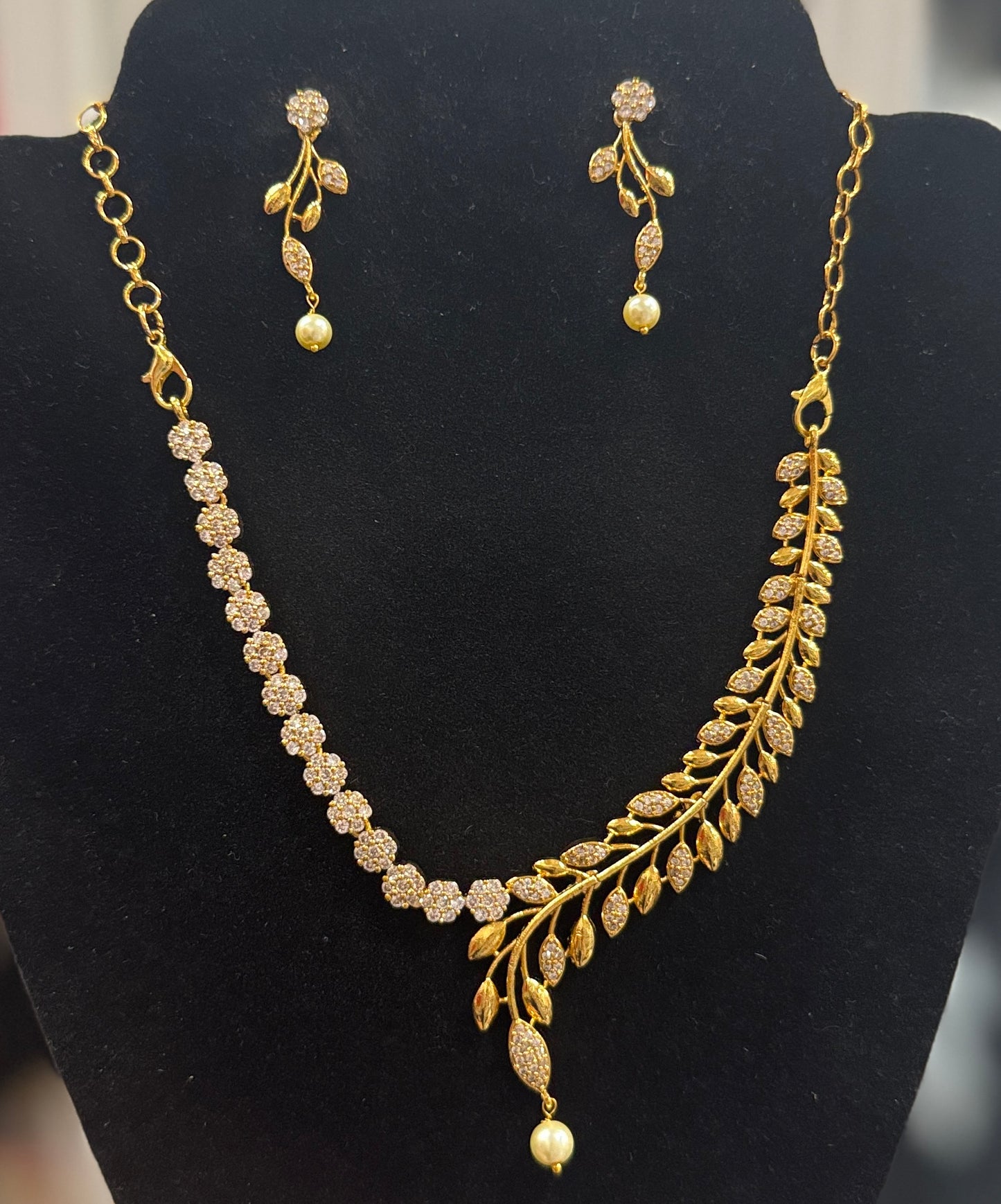 Appealing White Color Stones Gold Plated Necklace With Earrings Sets