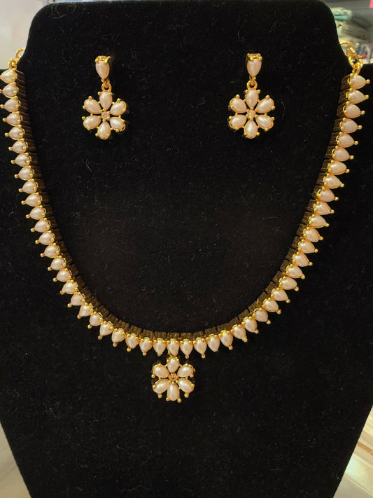 Alluring Gold Plated White Pearl Necklace With Earrings