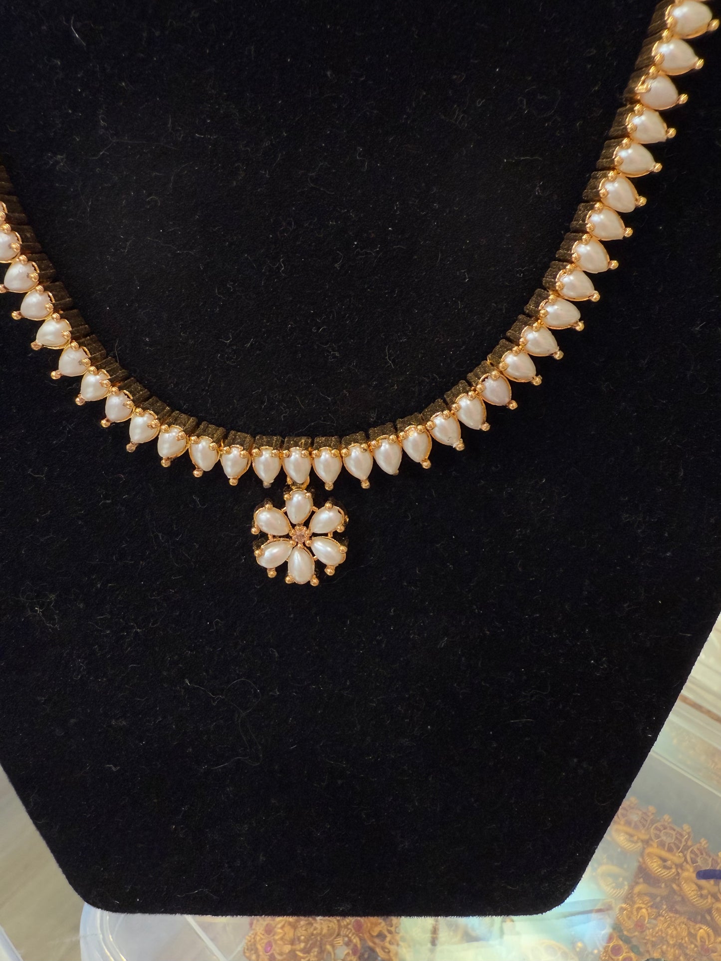 Alluring Gold Plated White Pearl Necklace With Earrings