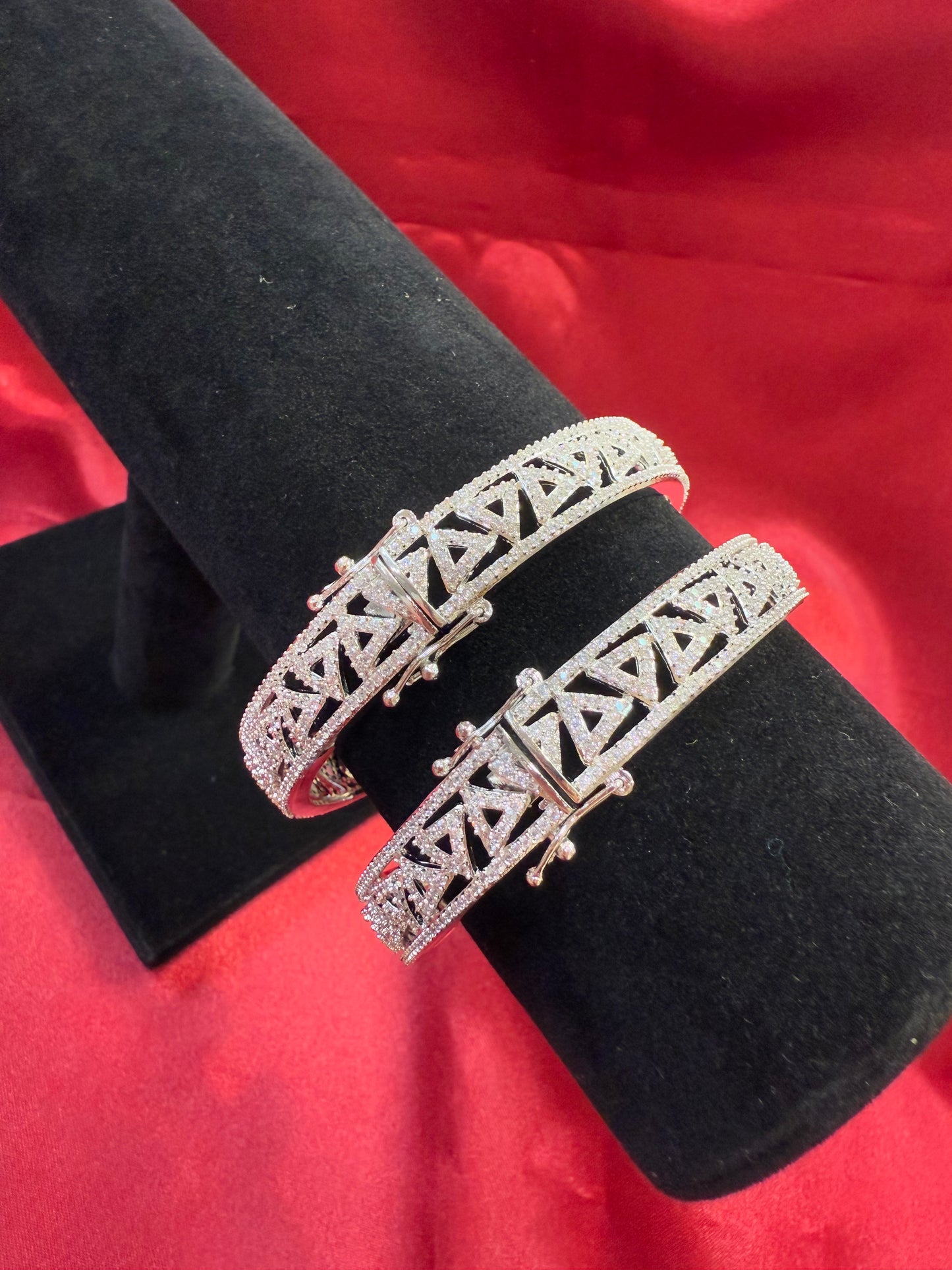 Fascinating Fascinating White Color Design American Diamond Bangle Set