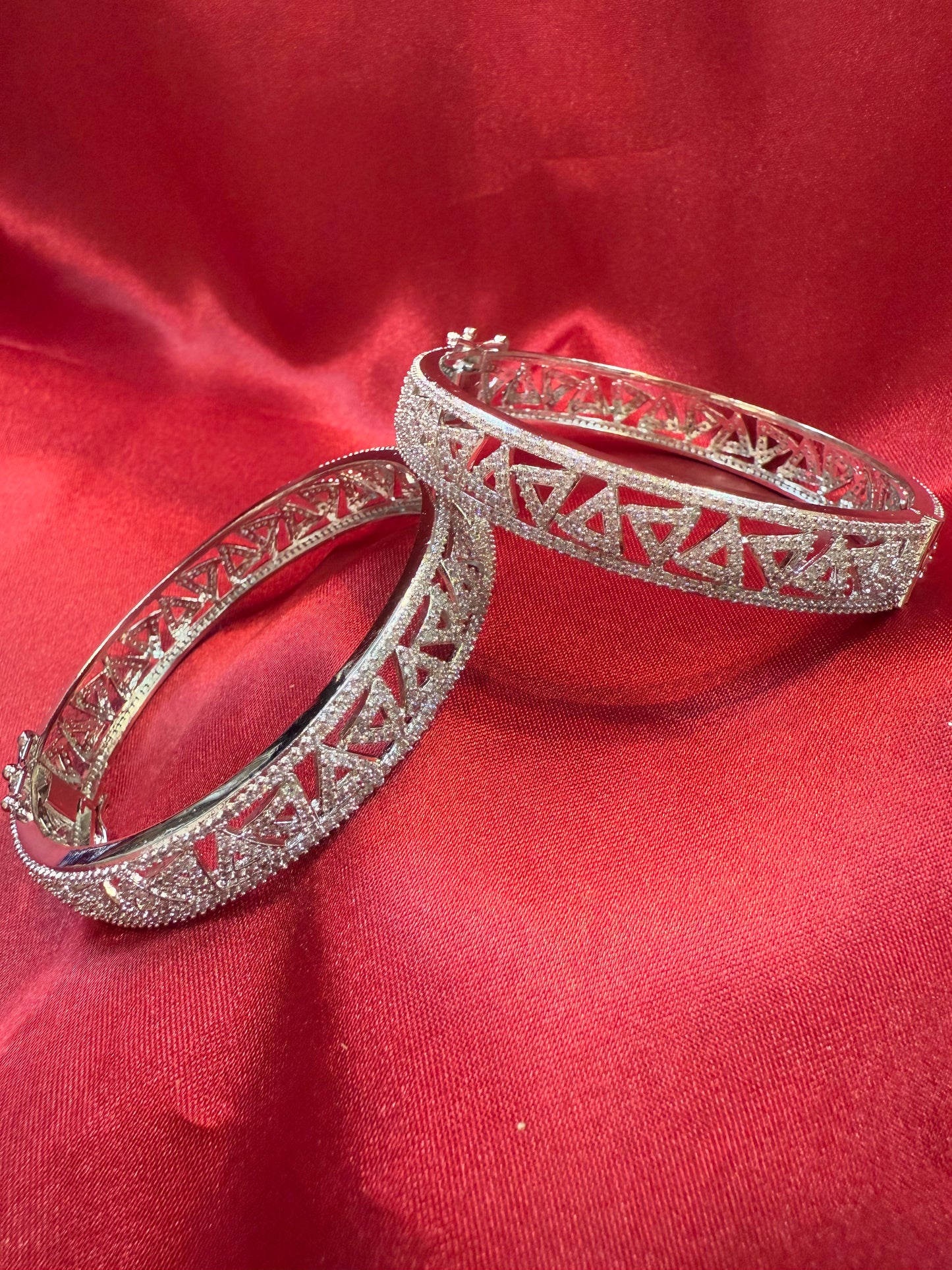 Fascinating Fascinating White Color Design American Diamond Bangle Set