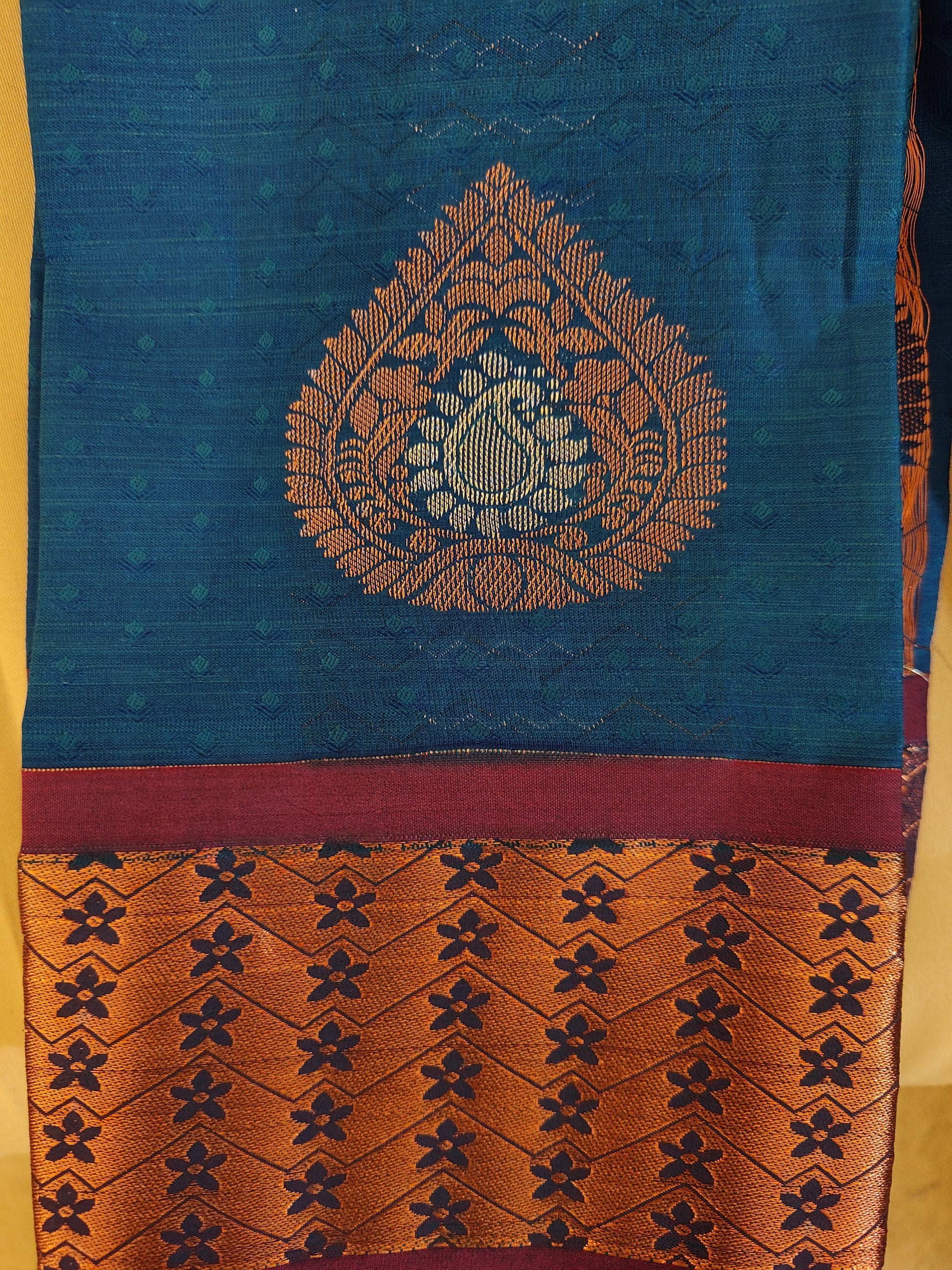 Gorgeous Blue Soft Silk Saree Included Pink Blouse With Gold Jari Flower Motif Pattern Near Me
