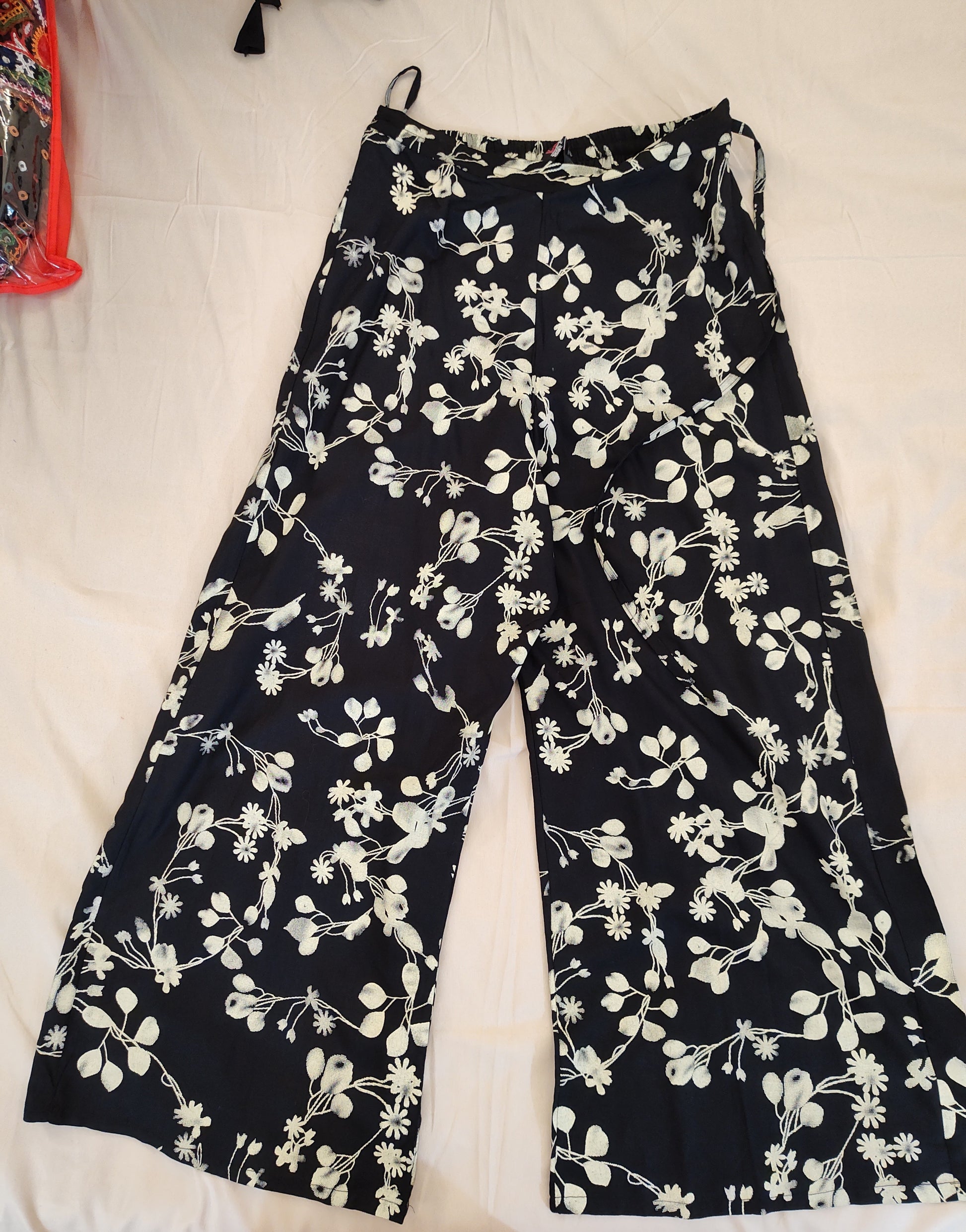 Beautiful Black Palazzo Pants  In Peovia