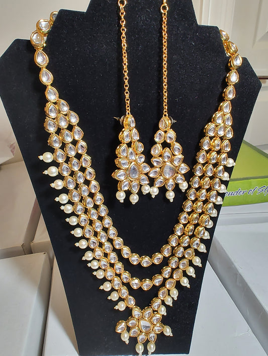 Attractive Three Layer Kundhan Necklace With Pearls And Chain Hanging 
