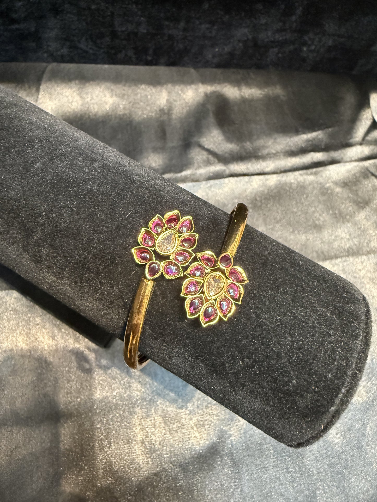 White Stone Bracelet With Flower Design Near Me