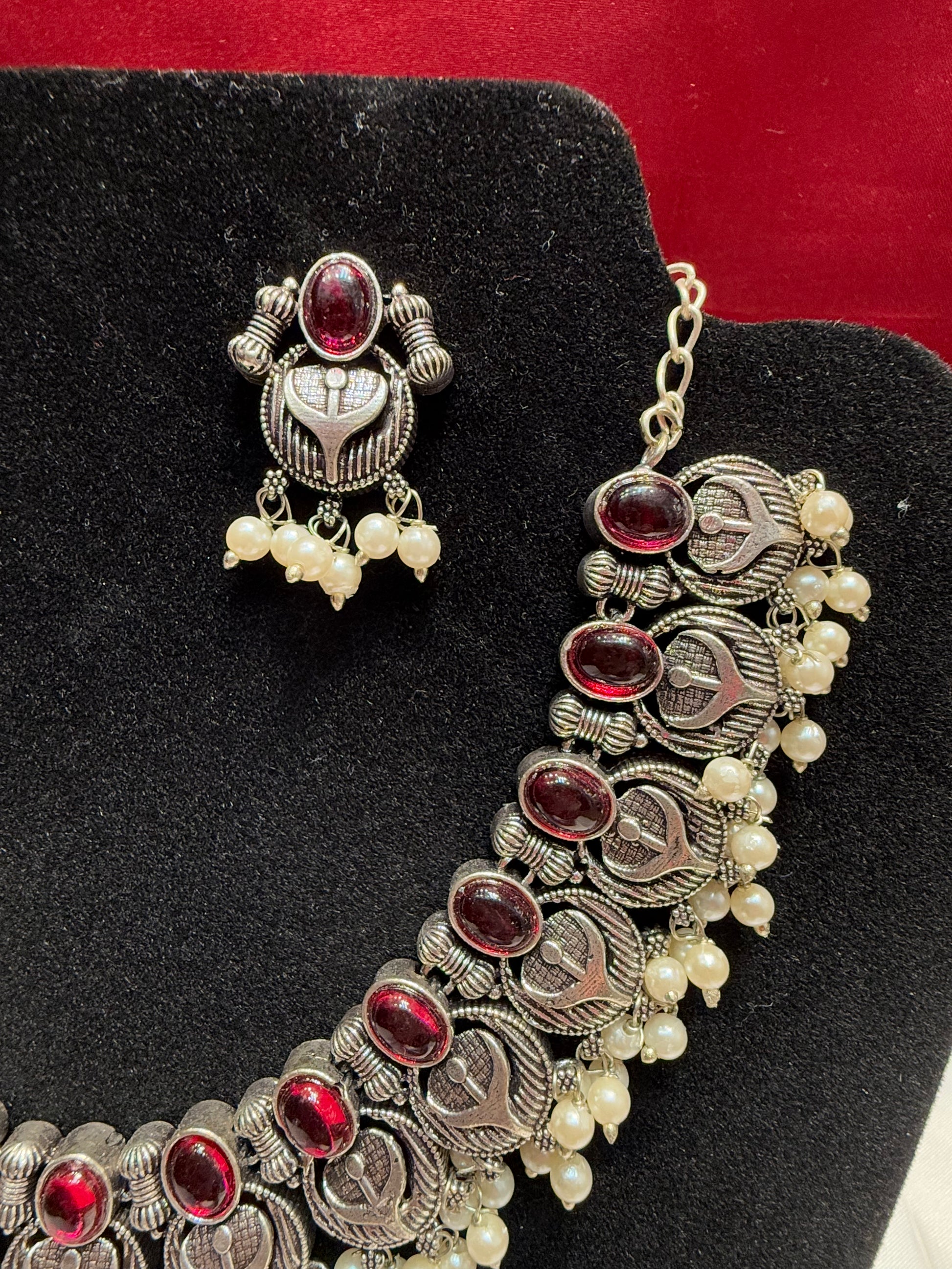Beaded Necklace With Earrings In Surprise