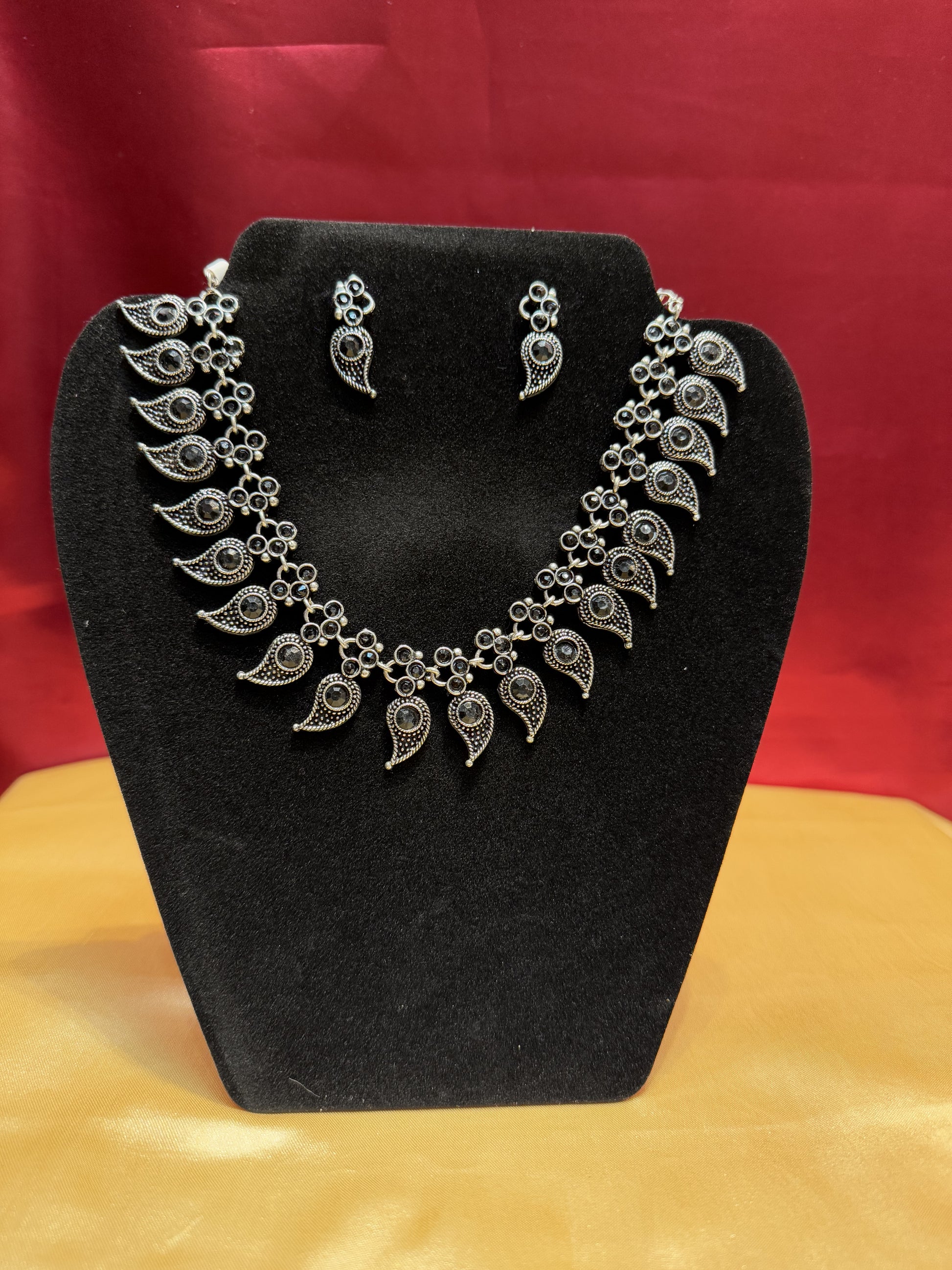 Black Necklace With Earrings Set In Tempe