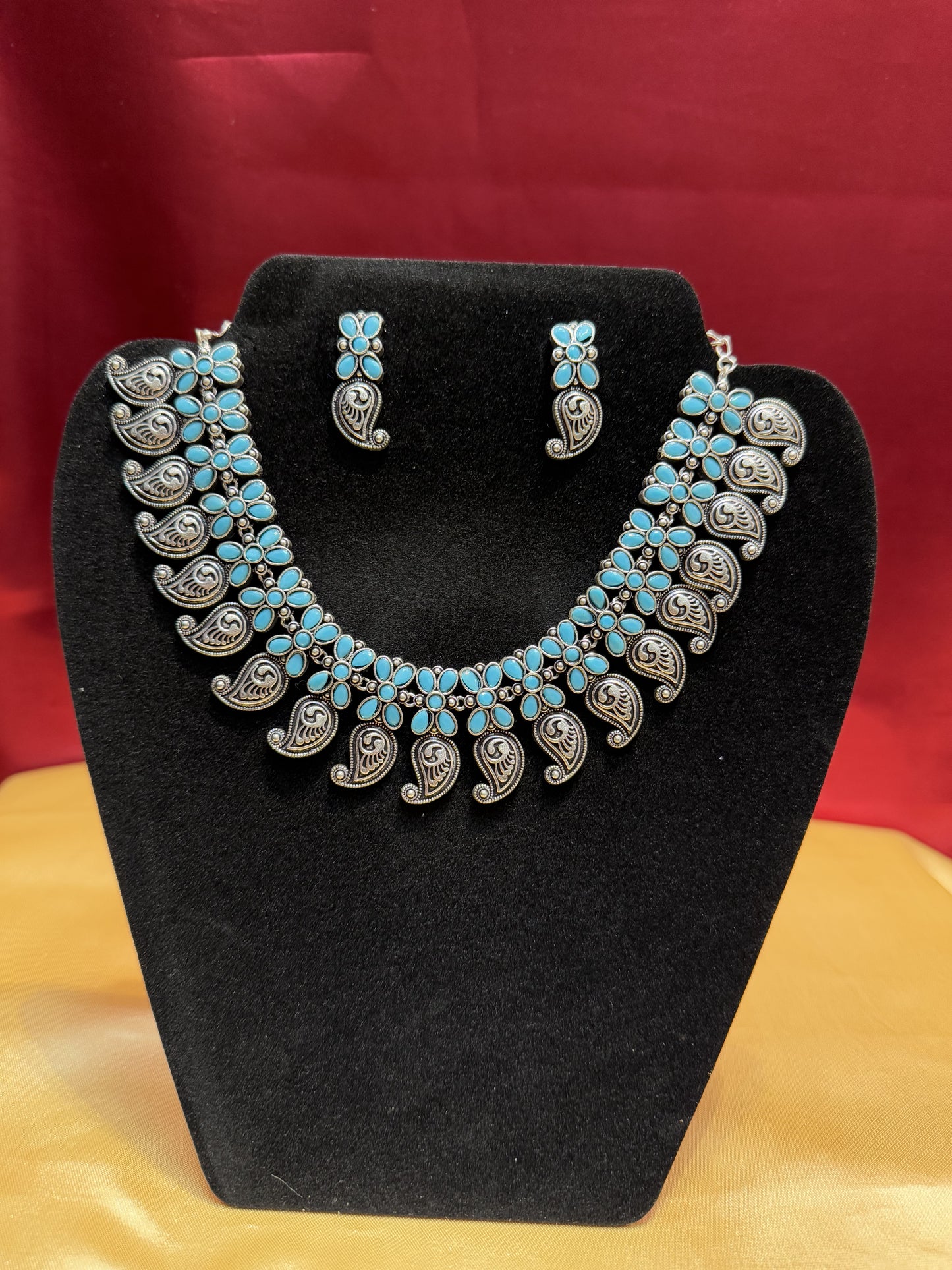 Necklace With Earrings Set In Mesa