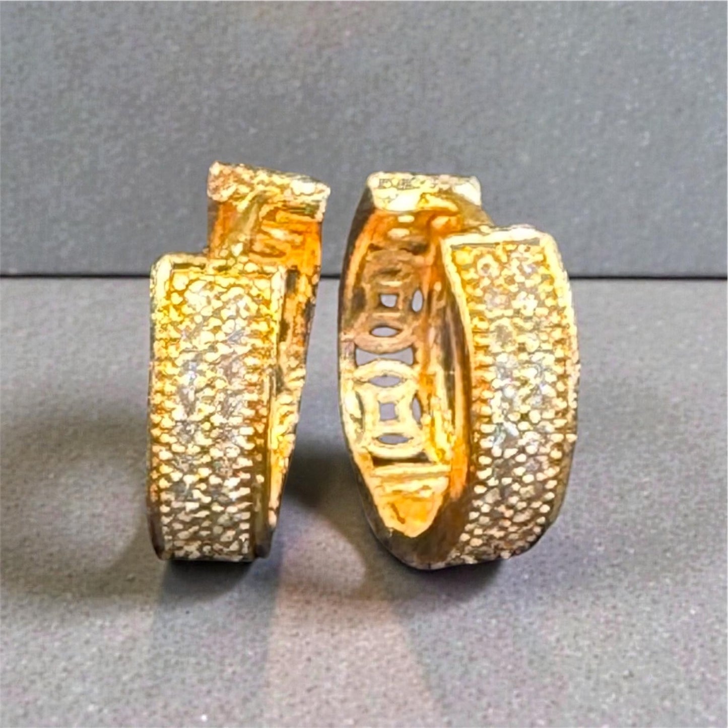 Fantastic Round Shape Gold Plated Earrings With White Stones For Women