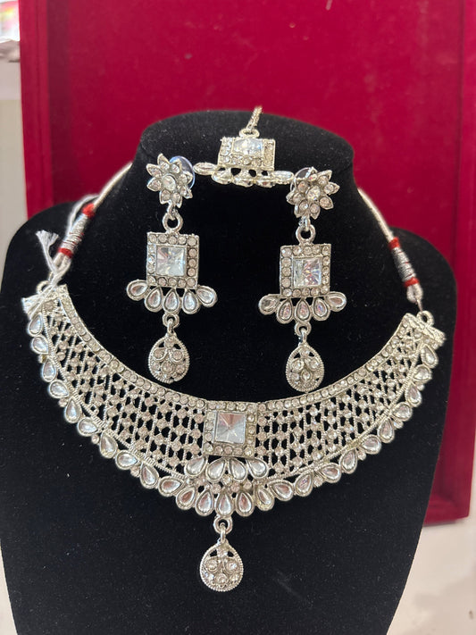 Elegant Silver-Tone Kundan Choker Necklace Set with Matching Earrings & Maang Tikka