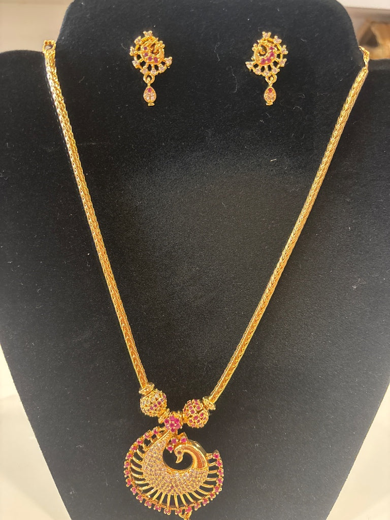 Stunning White And Pink Color Peacock Pendant Necklace Set For Women