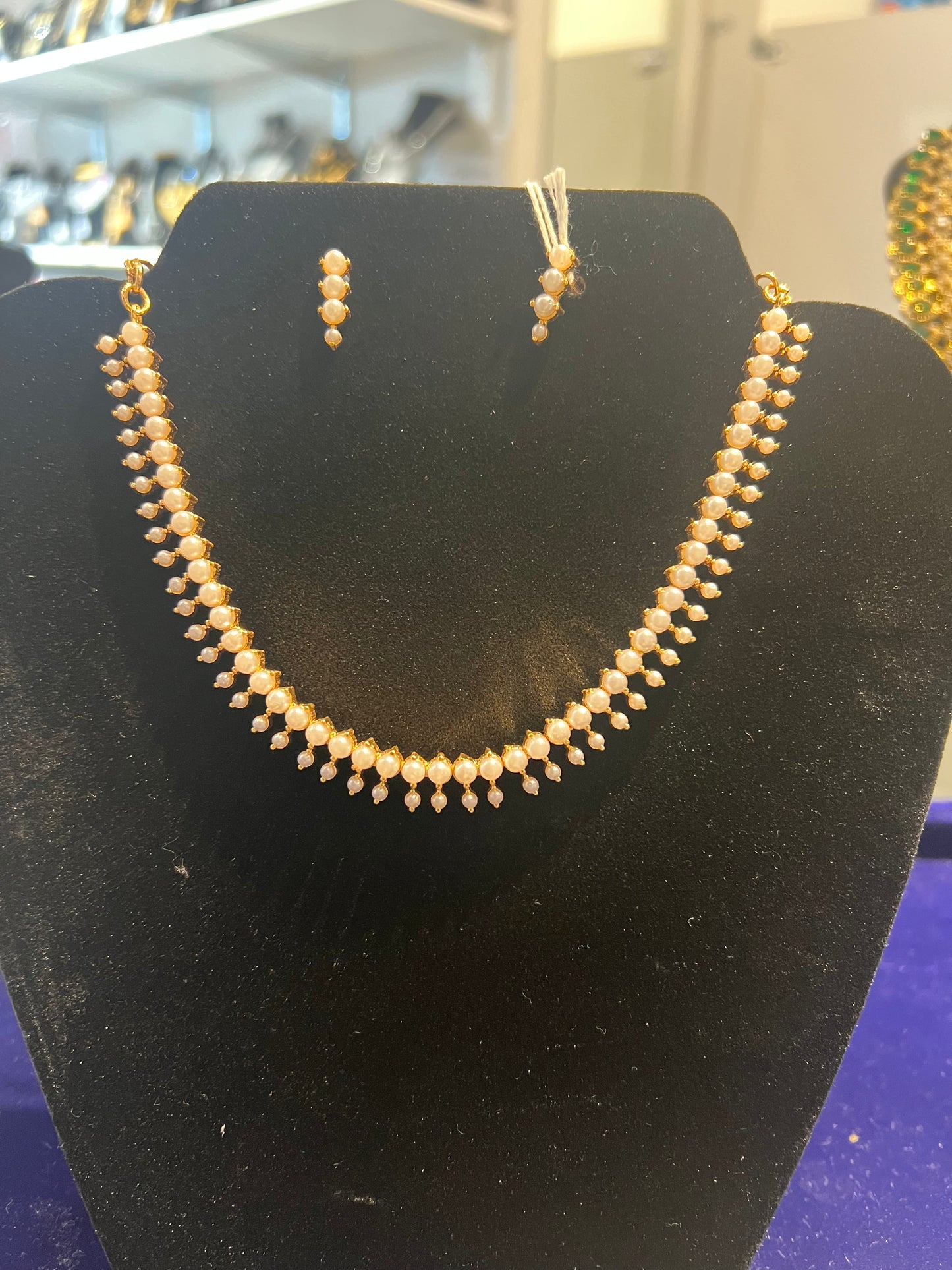 Alluring Gold Plated White Pearl Necklace With Earrings
