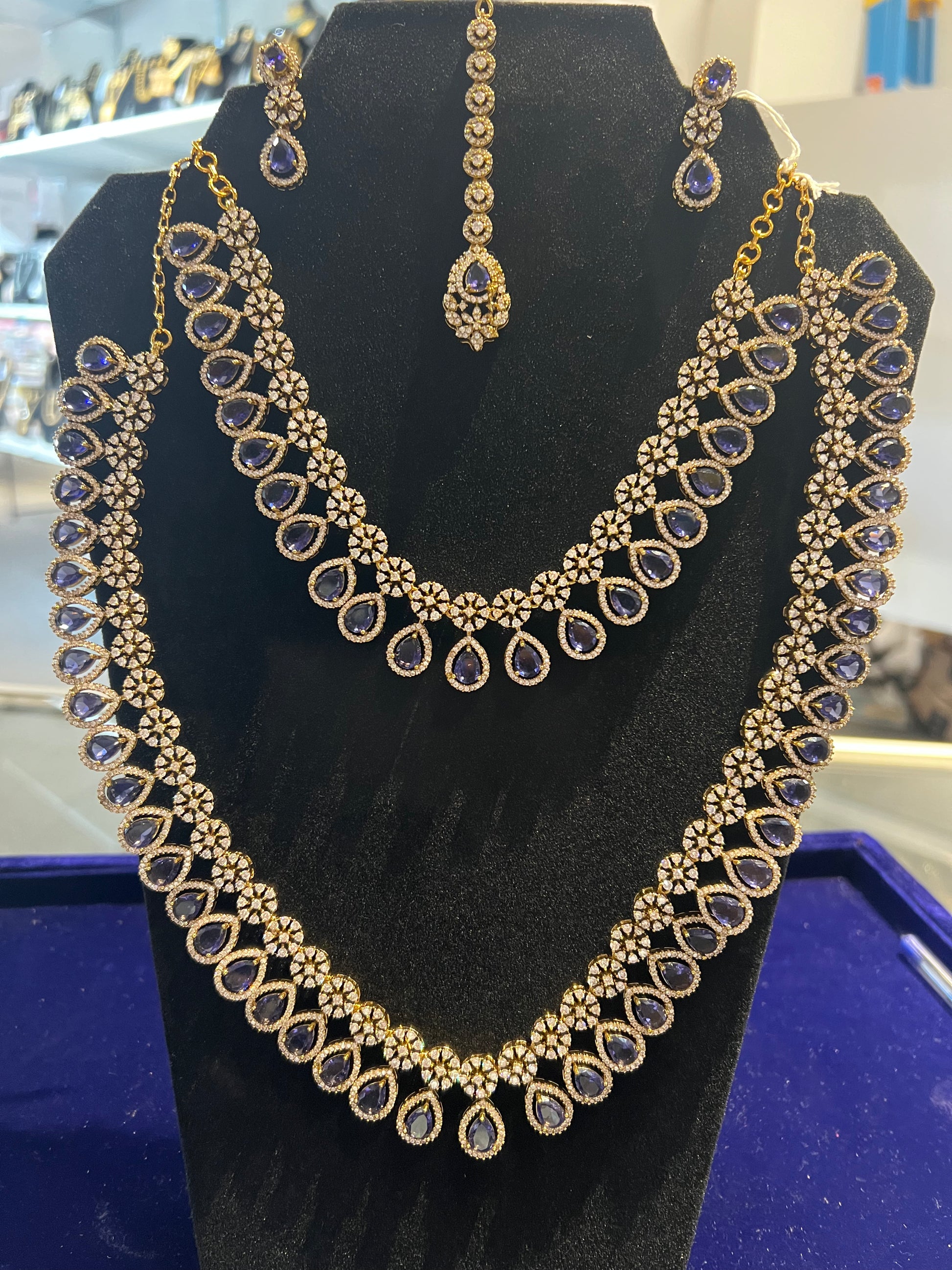 Attractive White And Blue Color Gold Plated Pearl Necklace With Earrings And Maang Tikka For Women