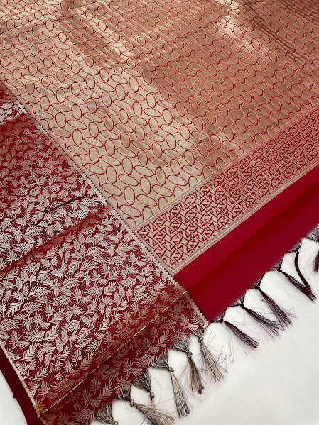 Lavender Color Pure Kanchi Silk With Silver Zari Work Saree In Surprise