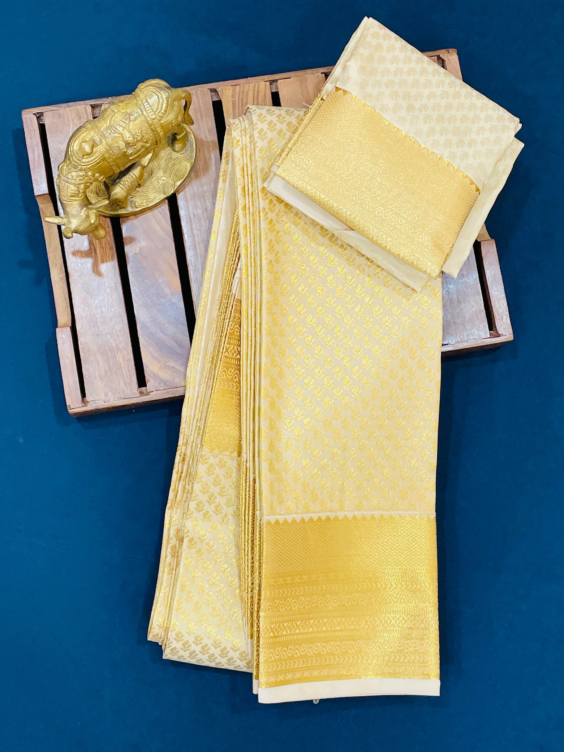 Charming Golden  Color Pure Silk Saree For Women Near Me