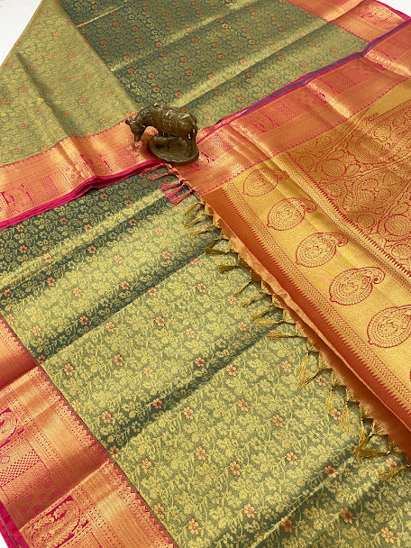 Attractive Green Color Saree In Peoria