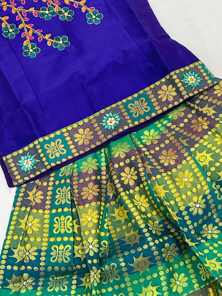 Langa Set With Embroidery Work In Suncity