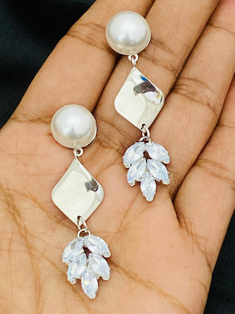 Trendy Leaf Design With White Pearl Earrings In USA