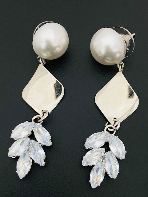 Trendy Leaf Design With White Pearl Earrings