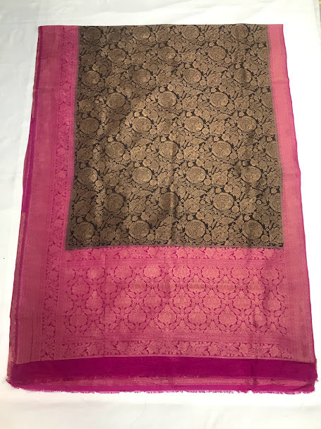 Stunning Black Colored Soft Silk Saree With Pink Color Rich Pallu