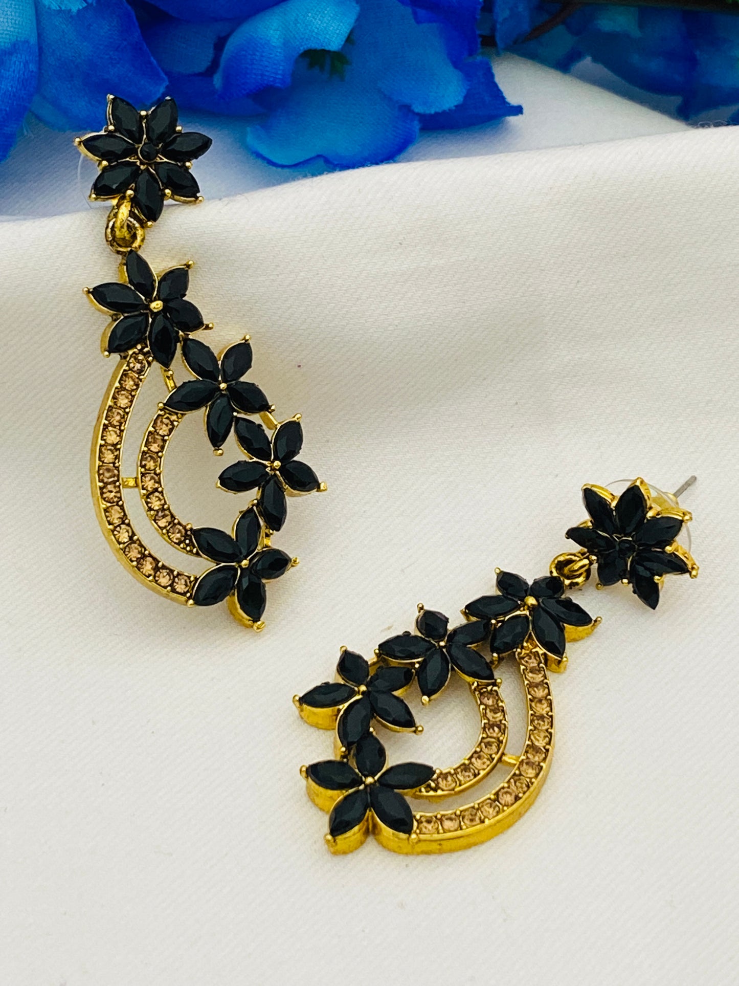 Gorgeous Antique Black Flower Designer Earrings In Kingman