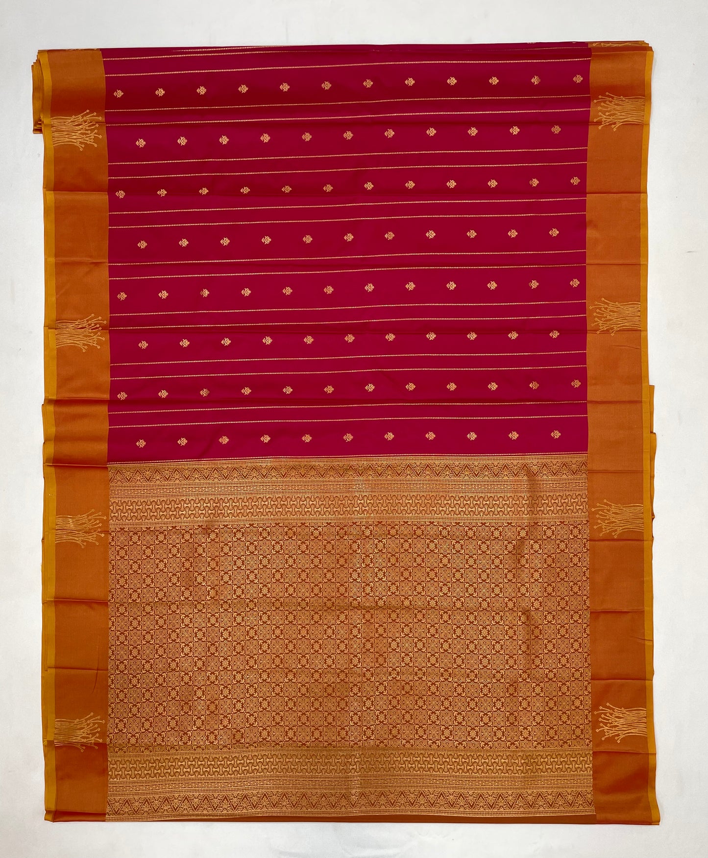 Attractive Gold Zari Work Saree For Women In Tempe