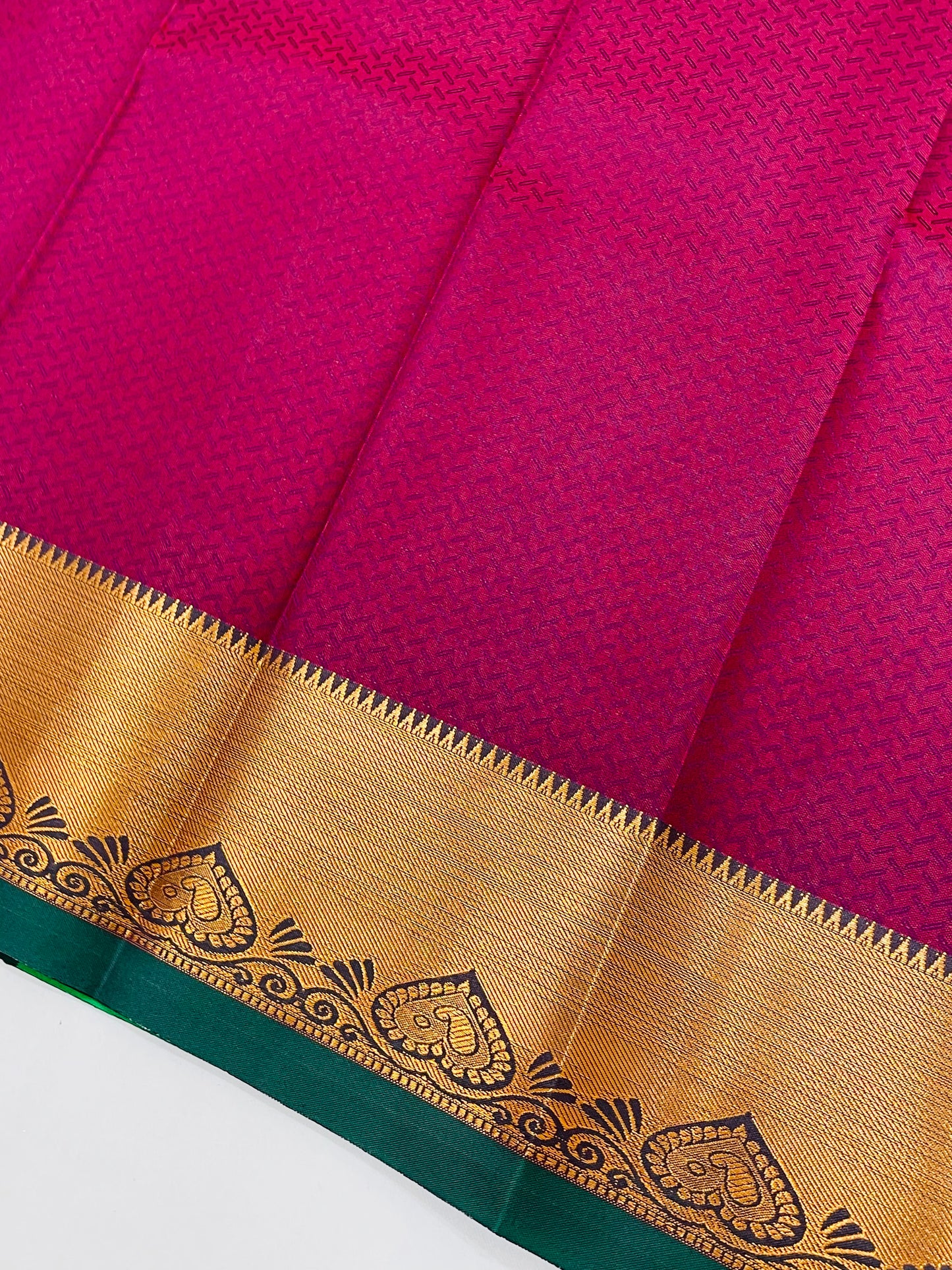 Elegant Maroon Art Silk Saree With Zari Work For Women