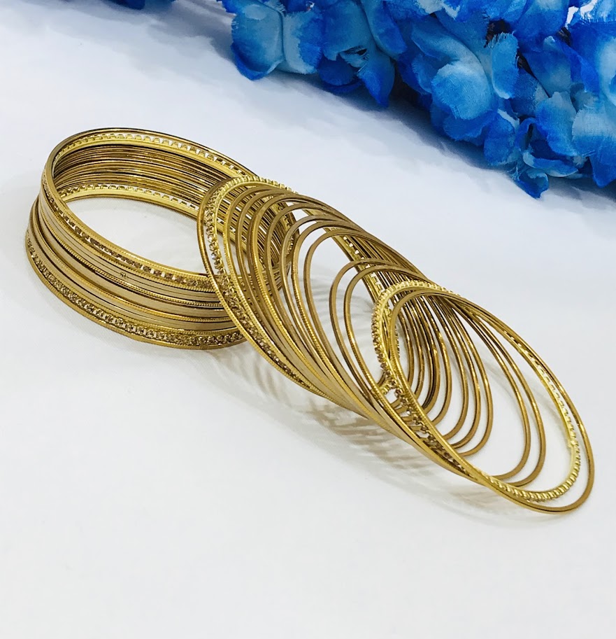 Stone Design Smooth Finishing Metal Bangle In Poria