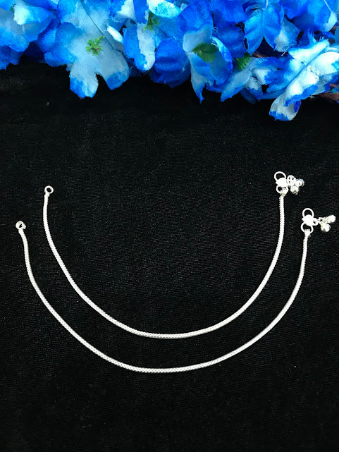 Appealing Silver Color Plain Anklets With Bead For Women