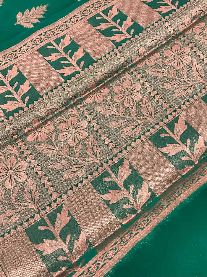 Beautiful Green Color Georgette Saree Flower Design With Rich Pallu