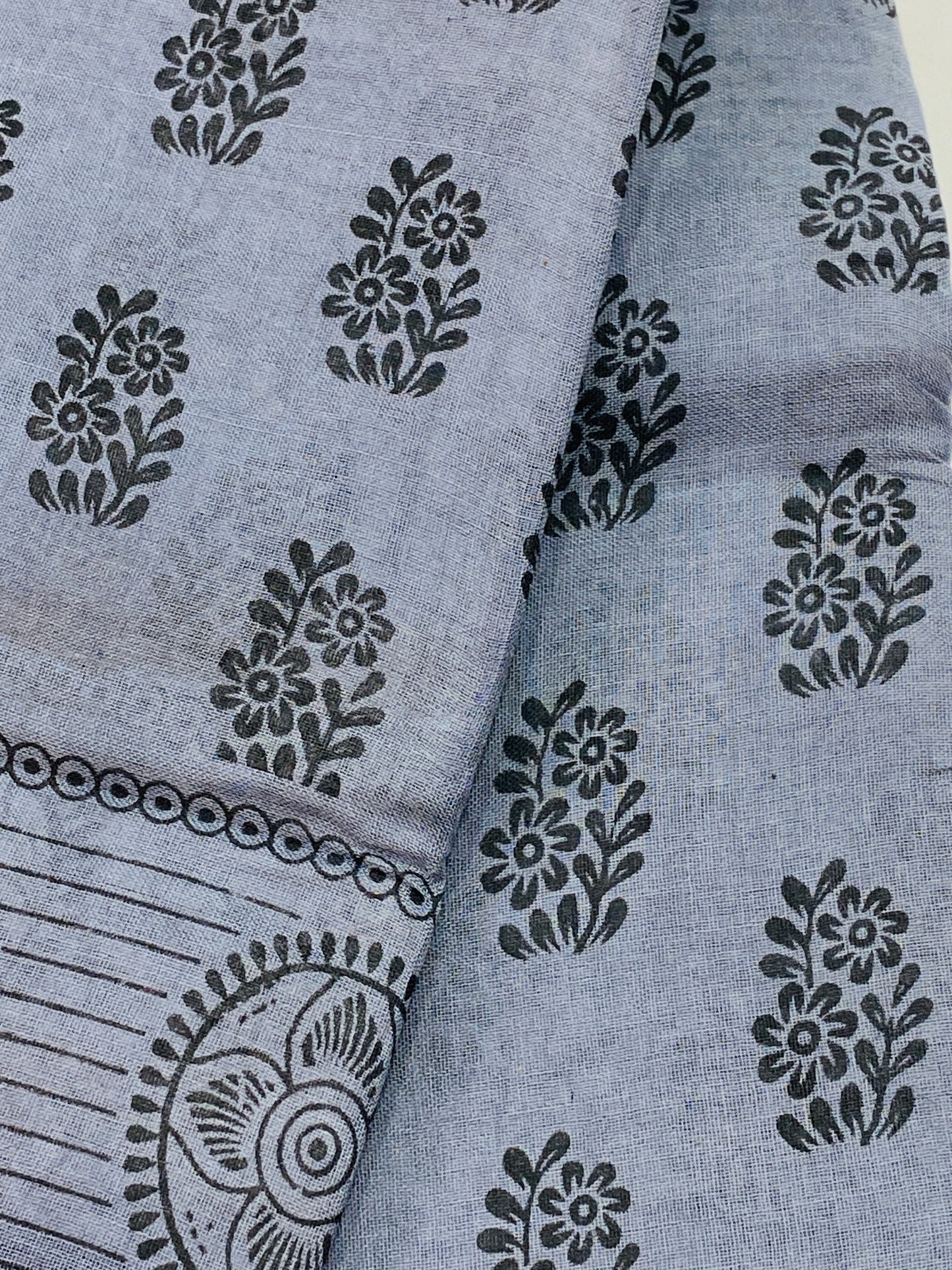 Grey Color Pure Sungudi Cotton Saree With Blue Contrast Zari Border In Glendale 