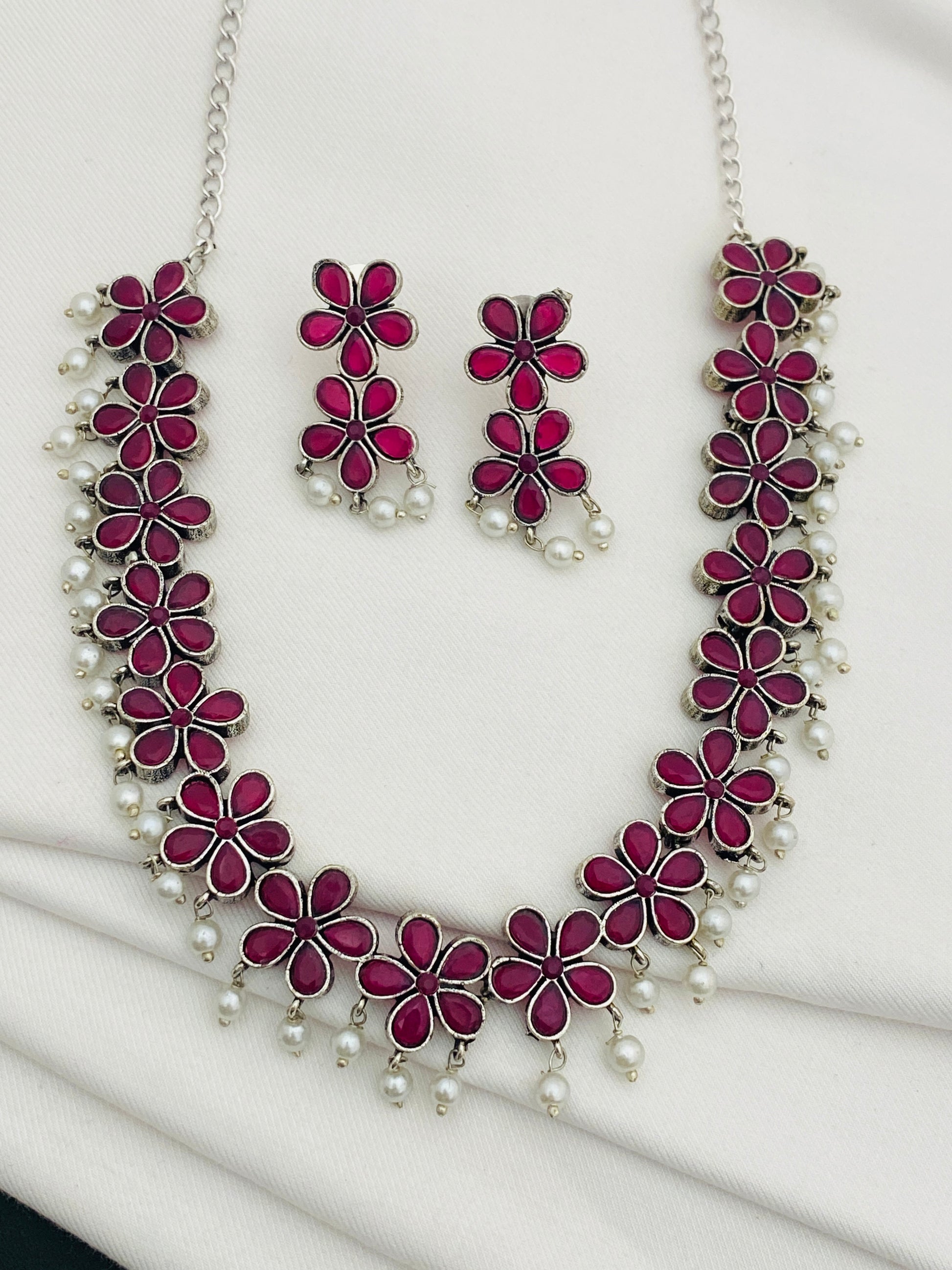 Designer Necklace With Ruby Stone And Pearl Hangings in Cotton wood