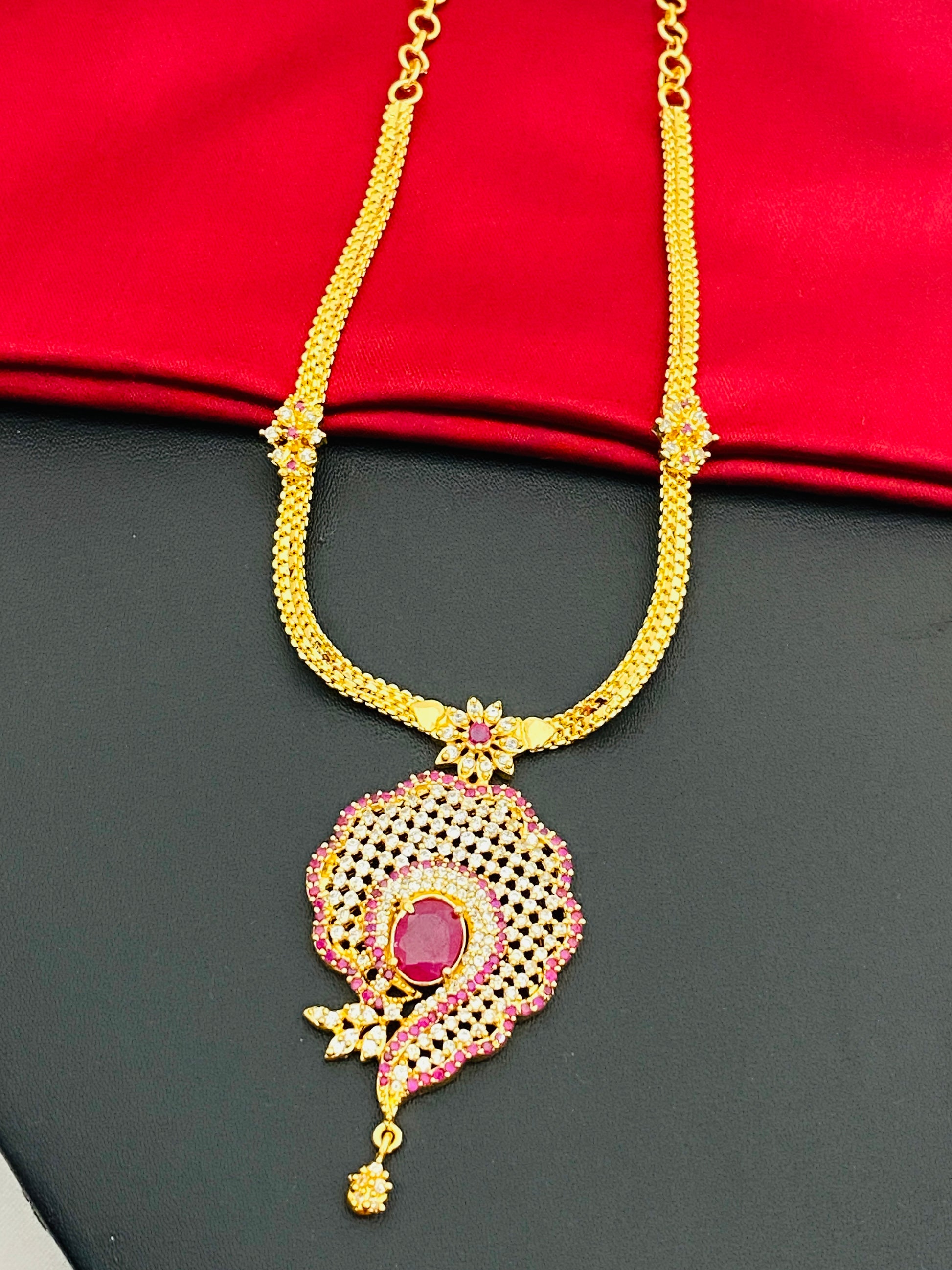 Delightful and simplistic, this beautiful necklace Near Me