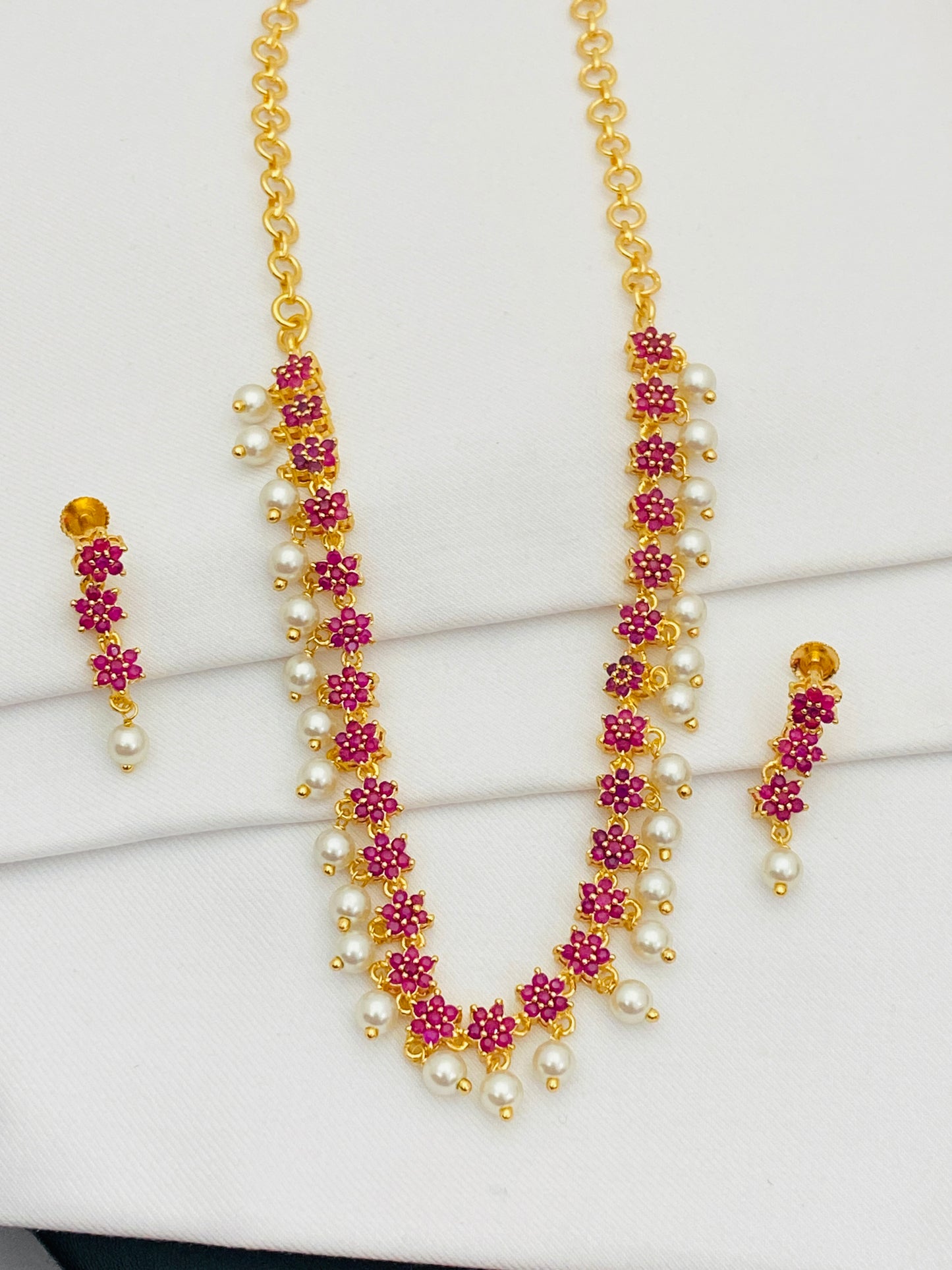 Beautiful Ruby Stoned Pearls Shinning Necklace Near Me