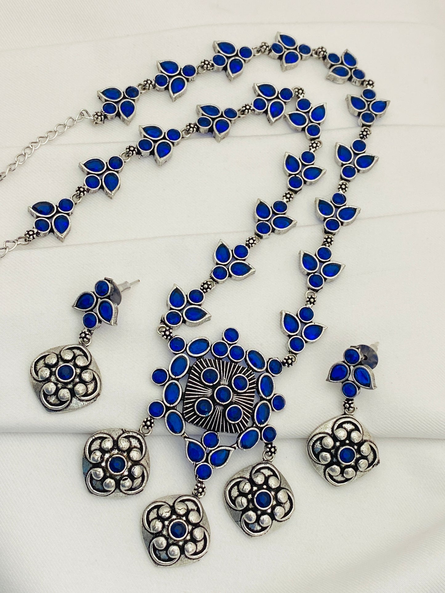 Attractive Blue Stone Beaded Floral Art Work Design Oxidized Silver Plated Necklace Set With Earrings