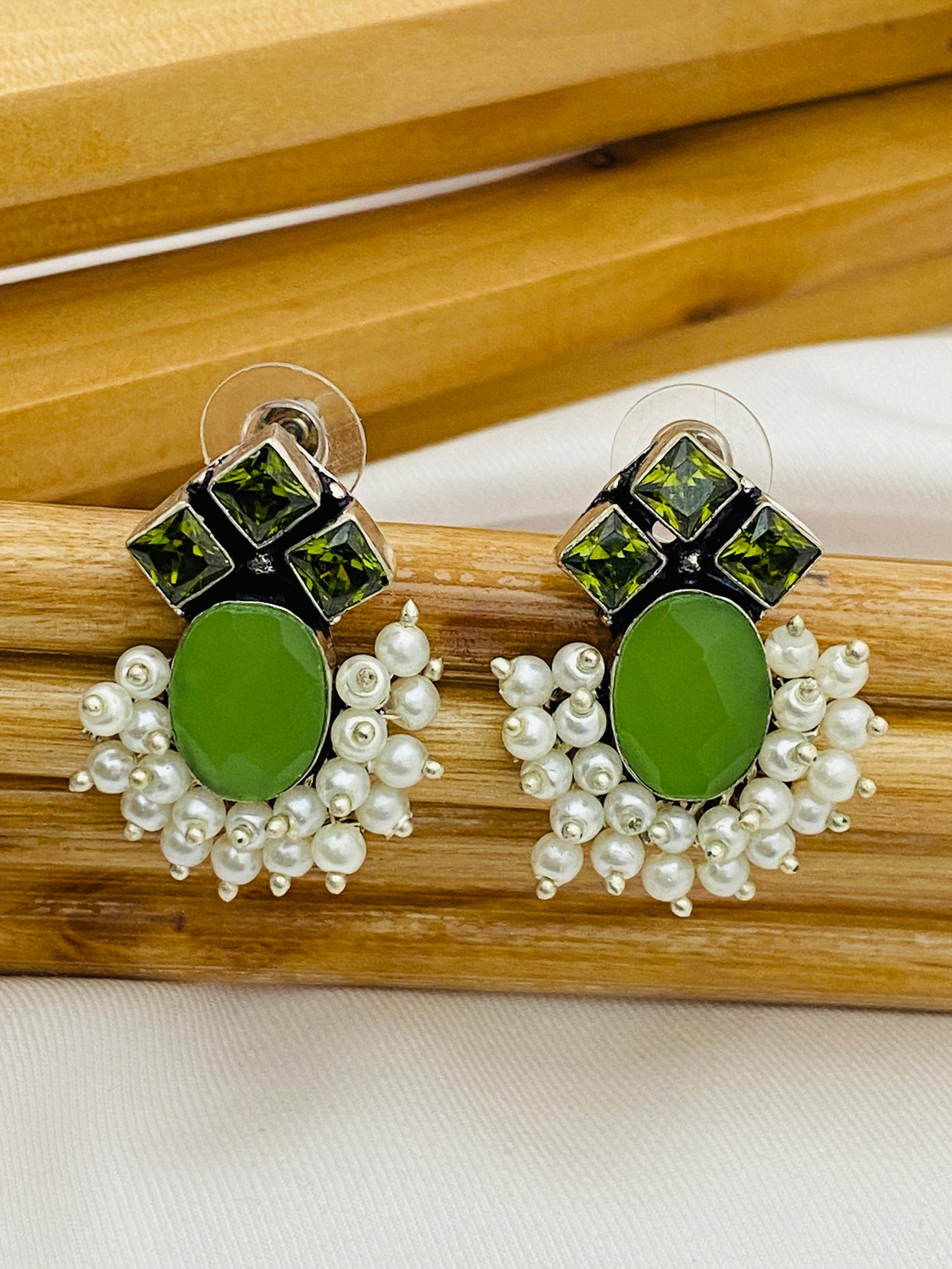 Stud Earrings With Pearl Beads in Arizona