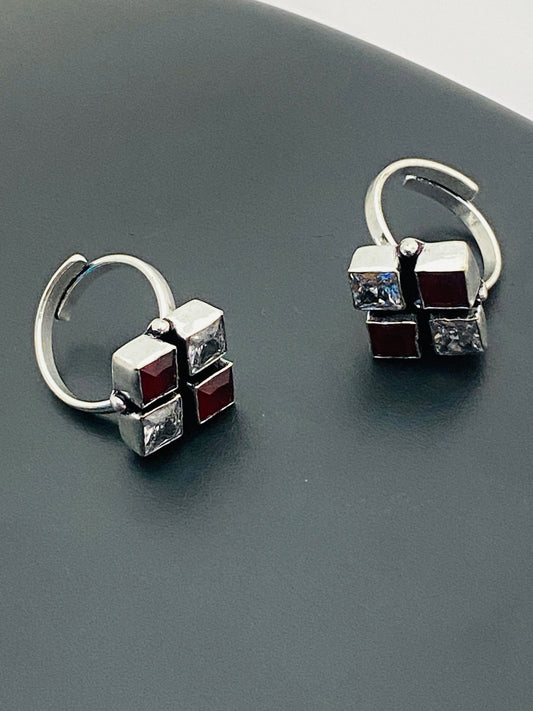 Attractive Maroon And White Colored Toe Rings