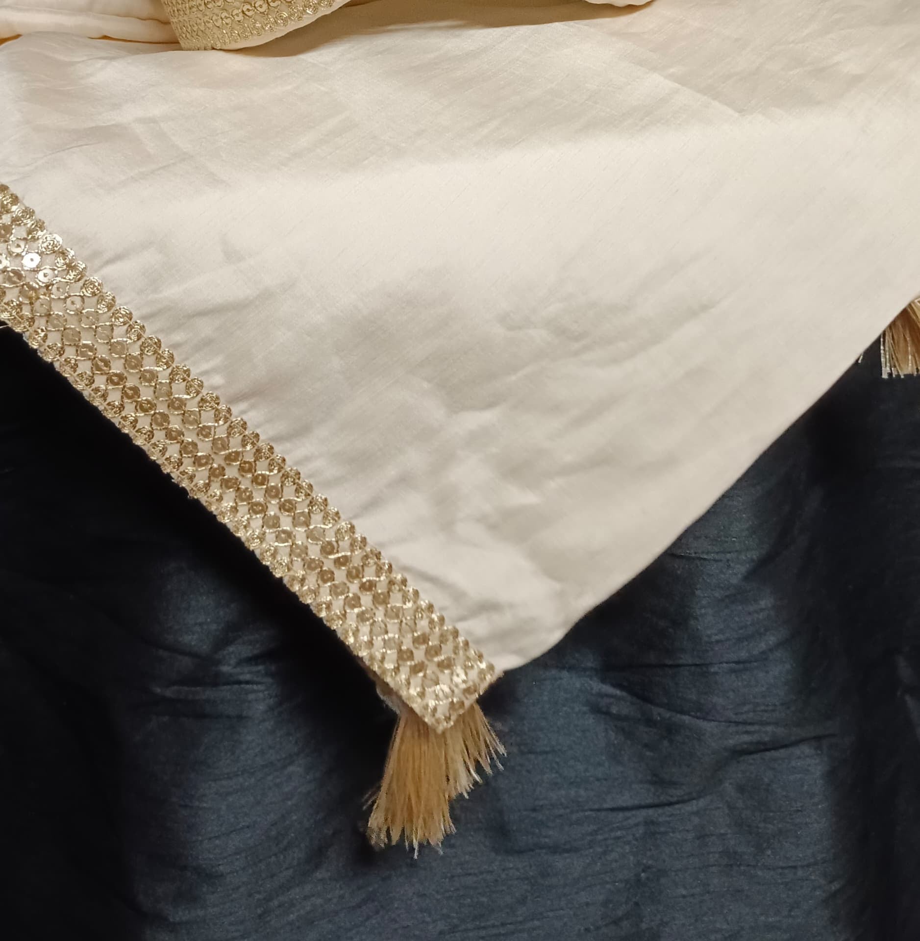 Stylish Cream Color Designer Wedding Turban With Fancy Dupatta For Men In Mesa