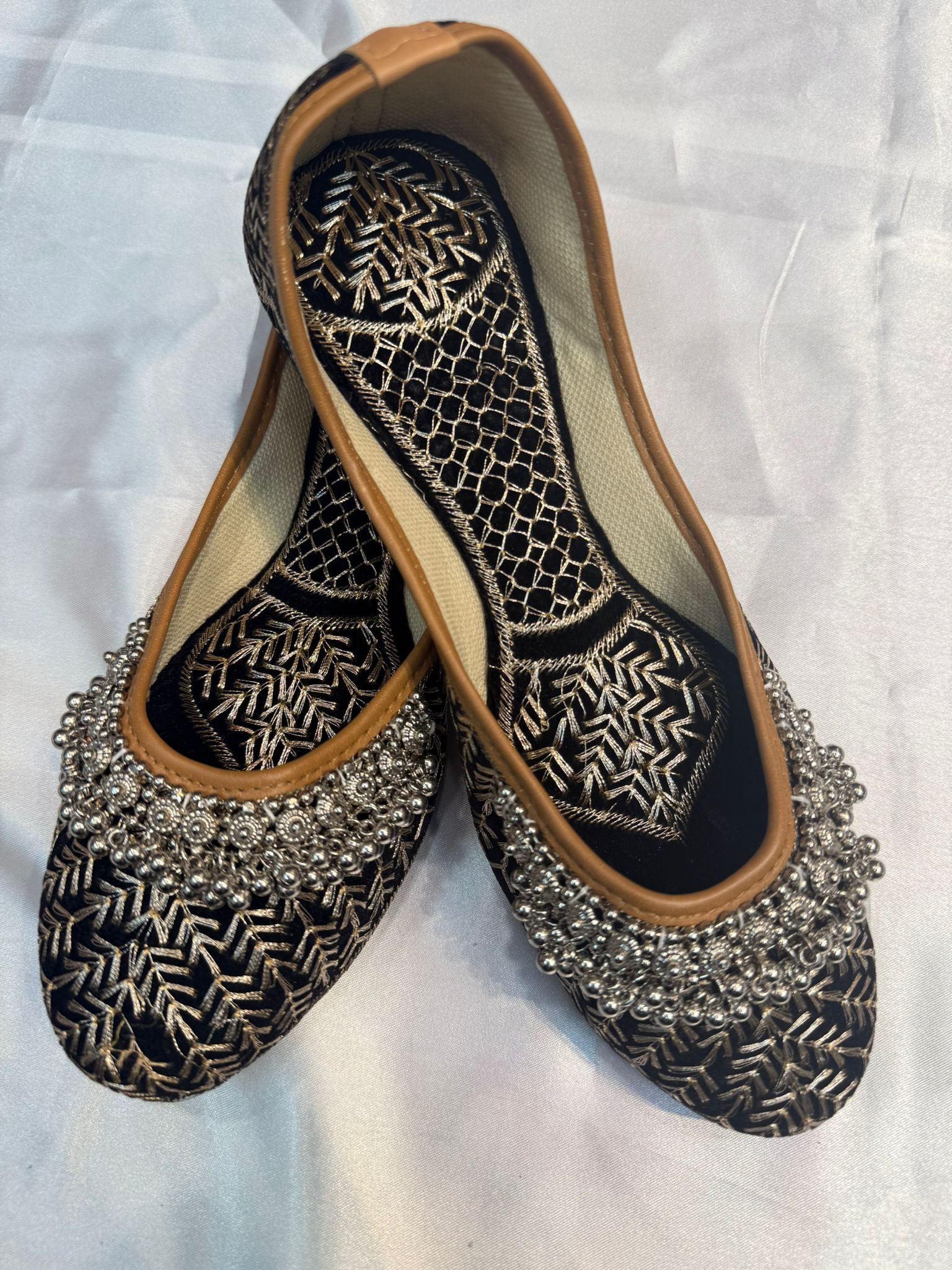 Black And Gold Color Trending Extra Soft Ghungroo Jutti Near Me