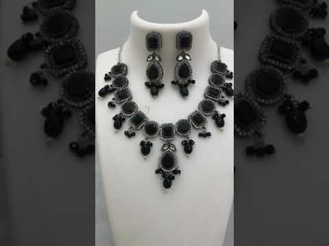 Traditional Silver And Black Color Alloy Necklace Set In Yuma