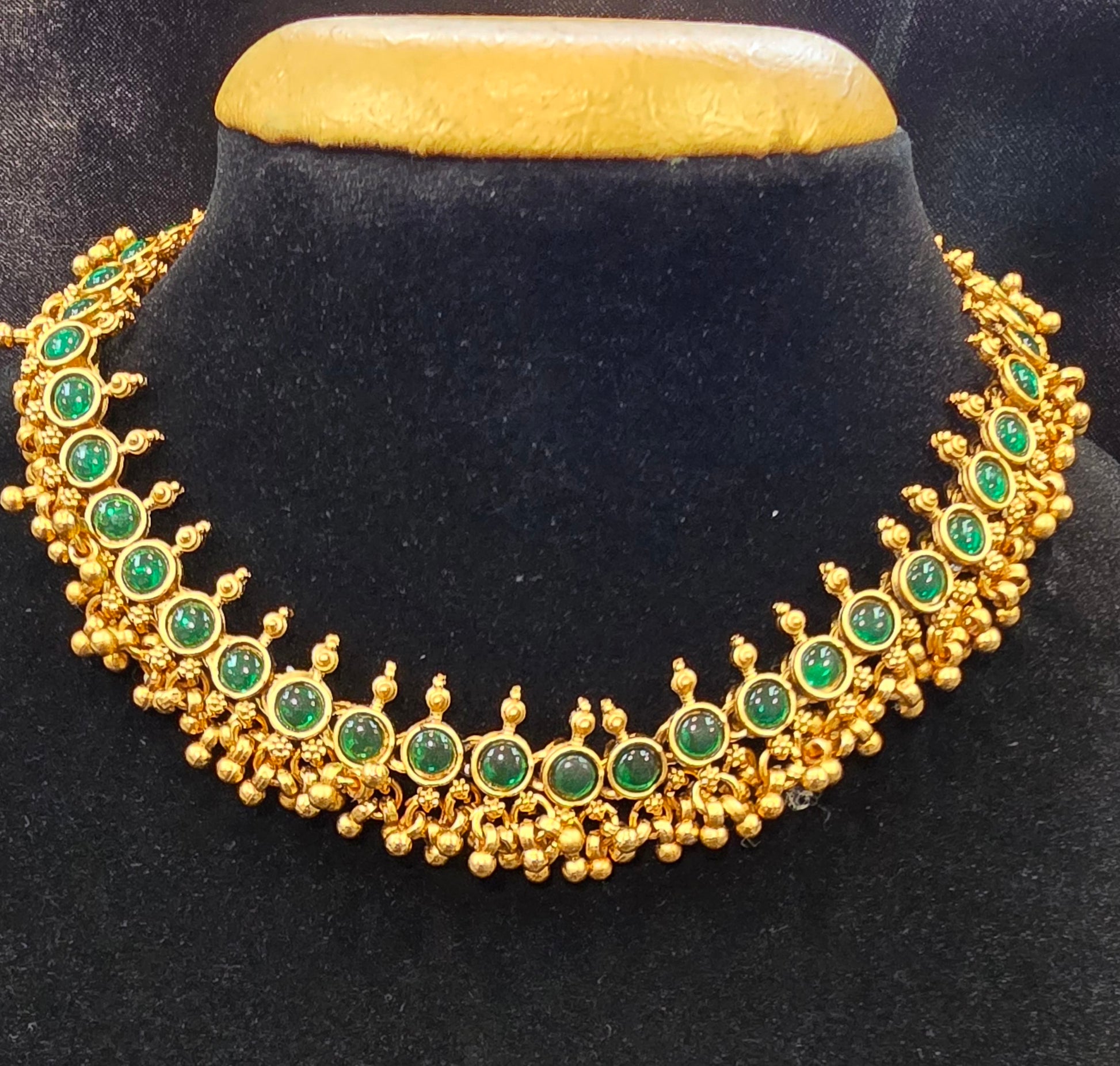 Round Shaped Dark Green Color Gold Plated Necklace With Earrings Set Near Me