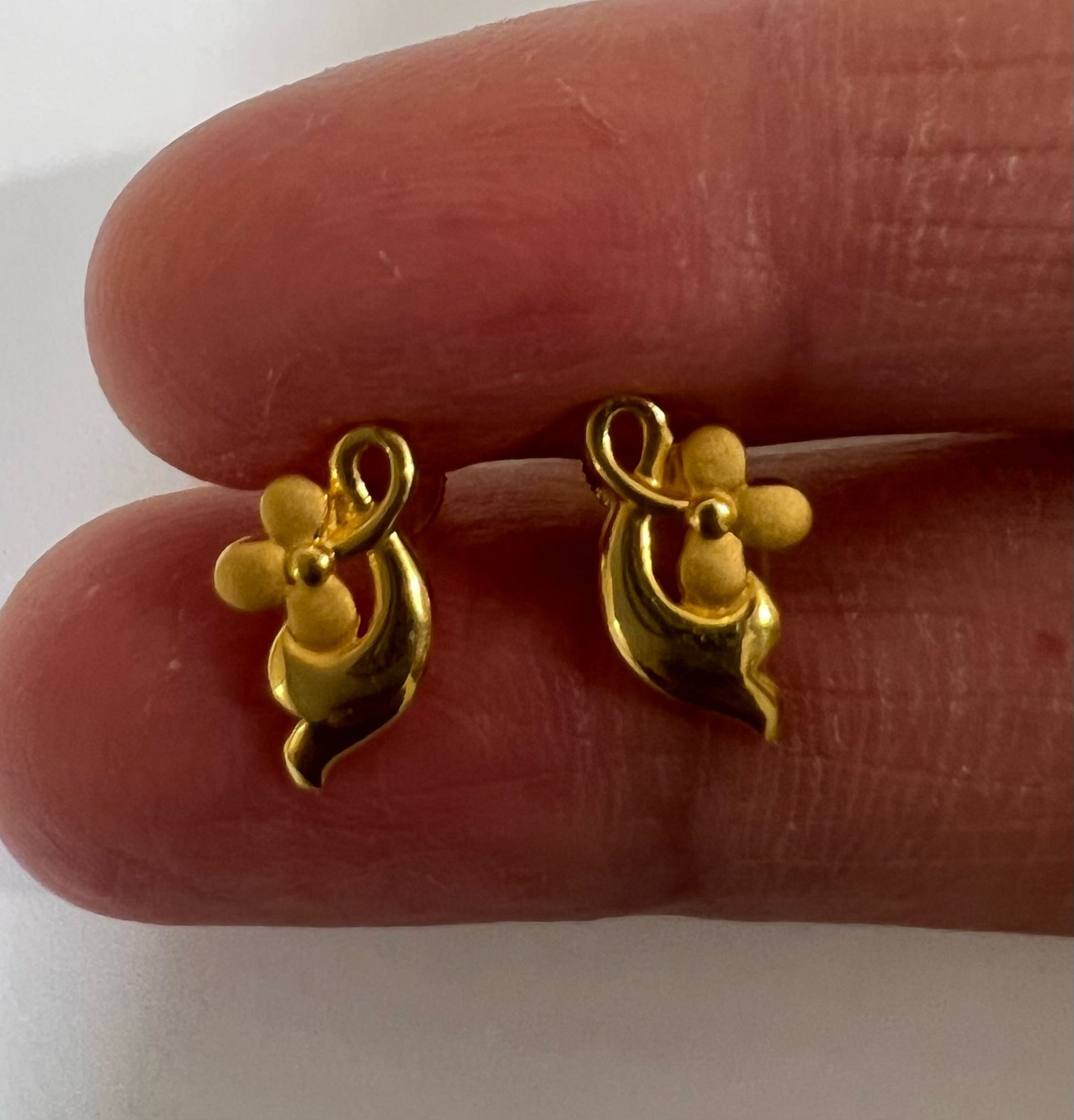 Alluring Pure 24Kt Gold Earrings for Women In Phoenix